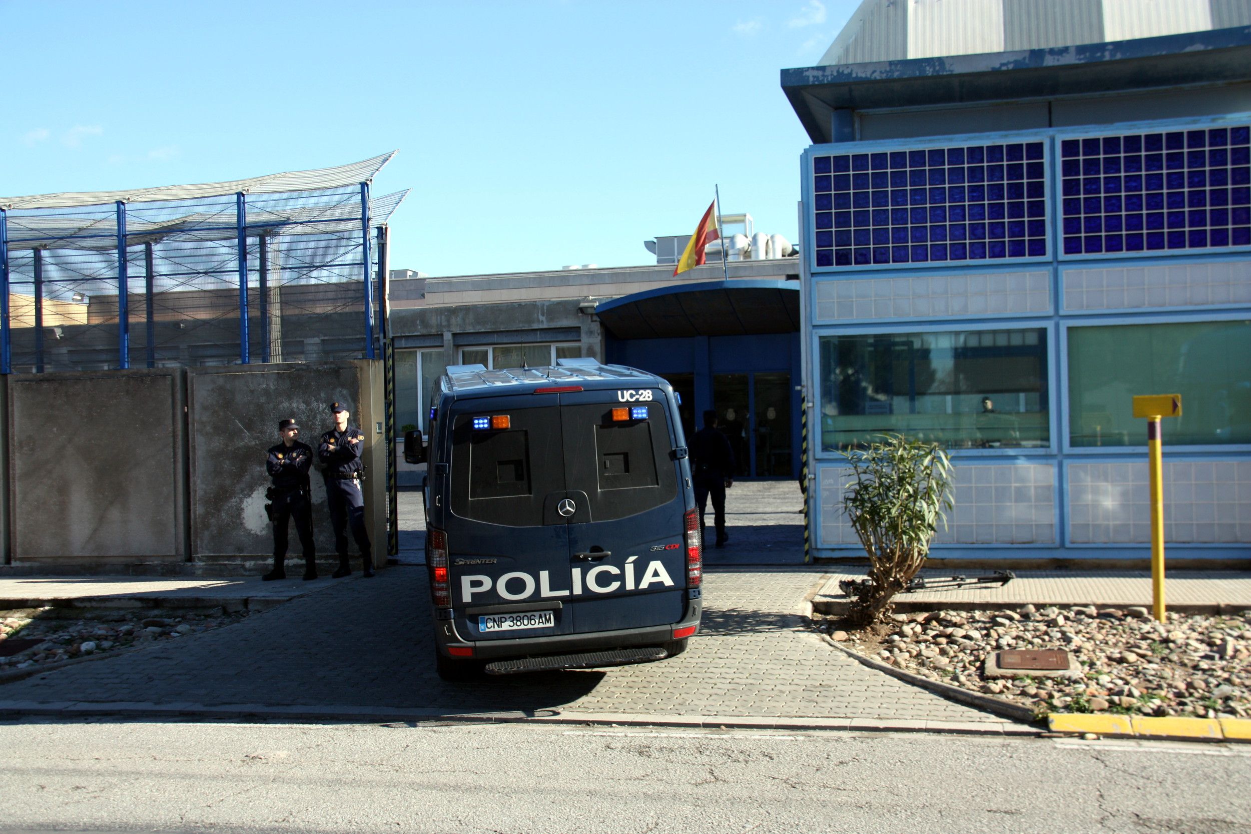40 internos del CIE de la Zona Franca harán huelga de hambre "indefinida"
