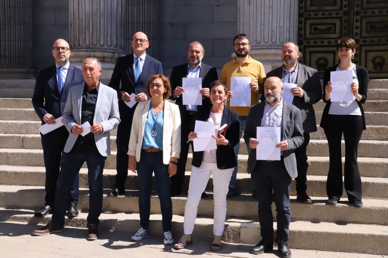Clam per reformar el reglament del Congrés per poder intervenir en català, gallec i basc