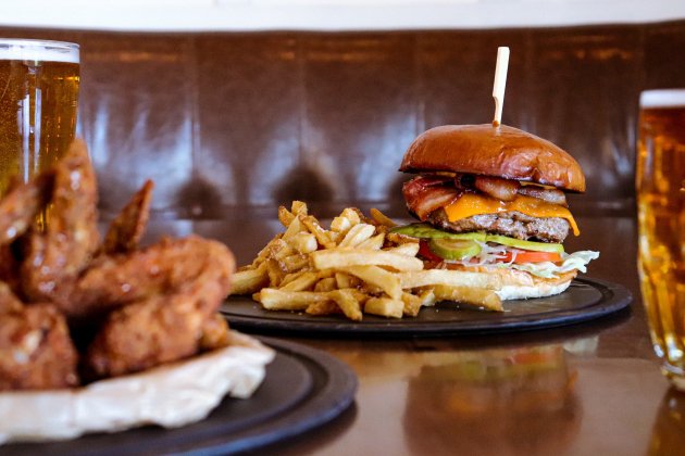 Día de la Hamburguesa cuerpo - Aleisha Kalina unsplash Día de la Hamburguesa cuerpo - Aleisha Kalina unsplash