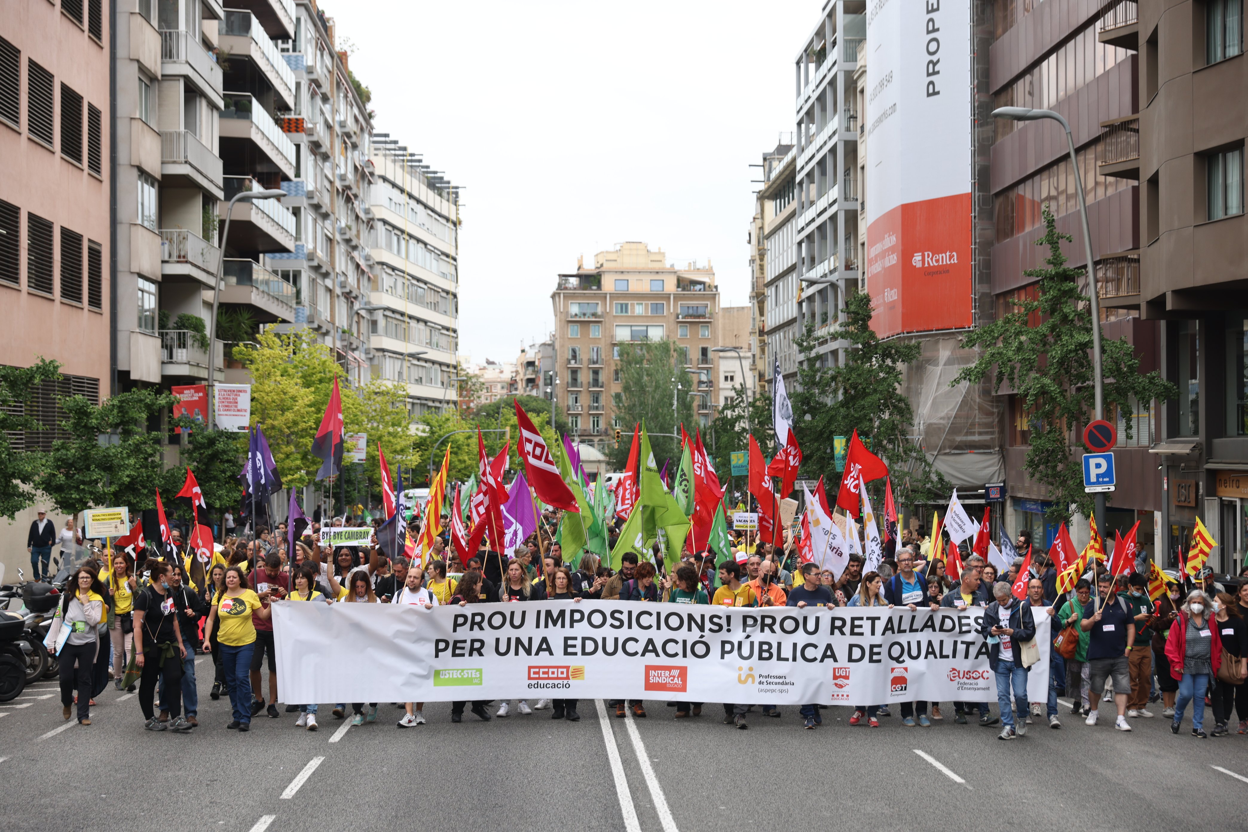 La fuerza de los profesores se apacigua: 3.000 manifestantes en Barcelona