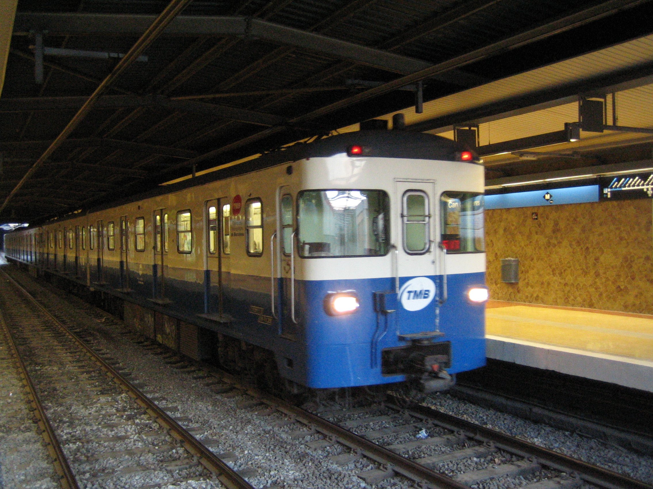 Lluvia de quejas contra TMB por desguazar un metro histórico