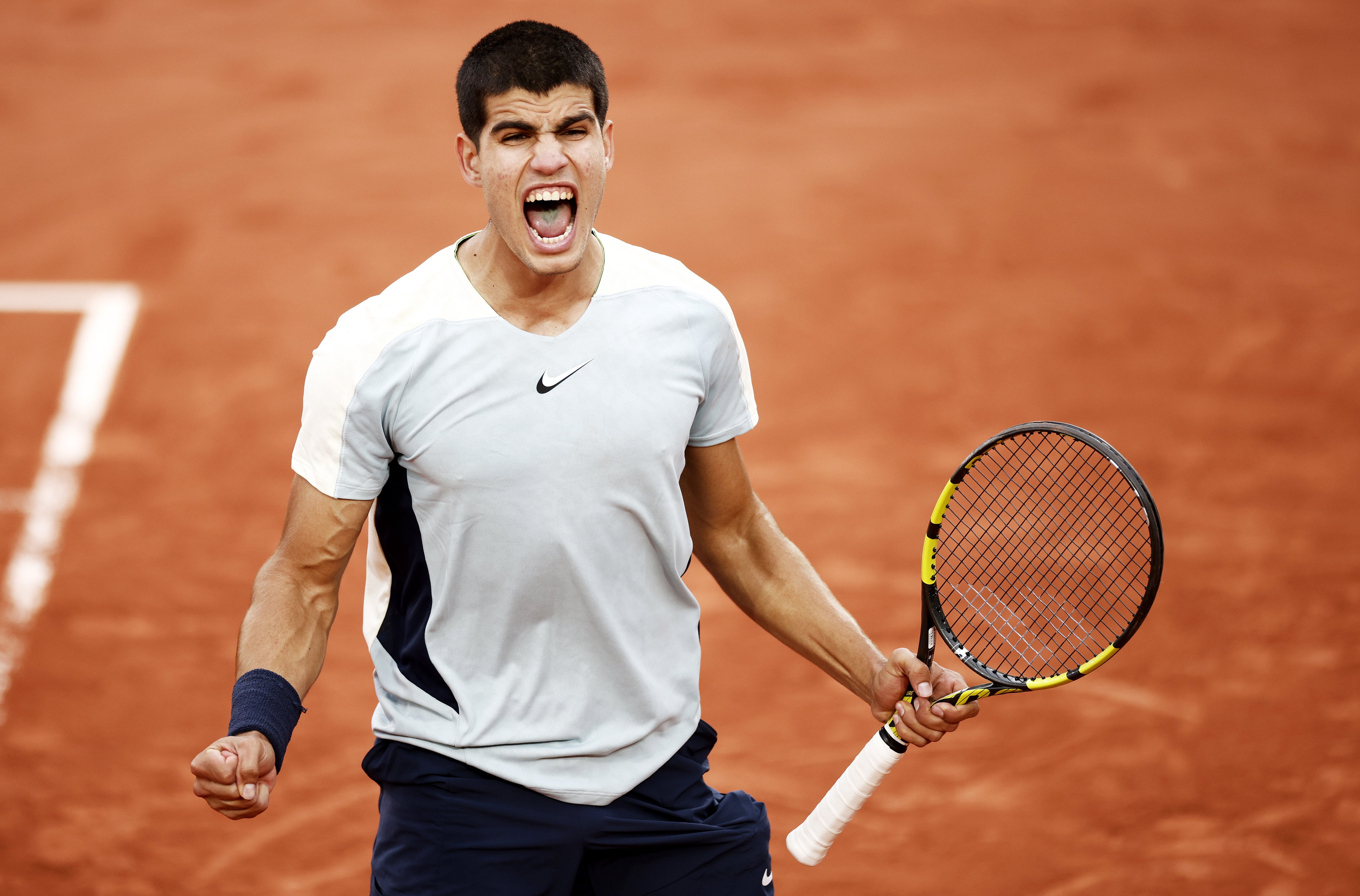 Alcaraz voreja el col·lapse contra el català Albert Ramos però ja és a tercera ronda de Roland Garros