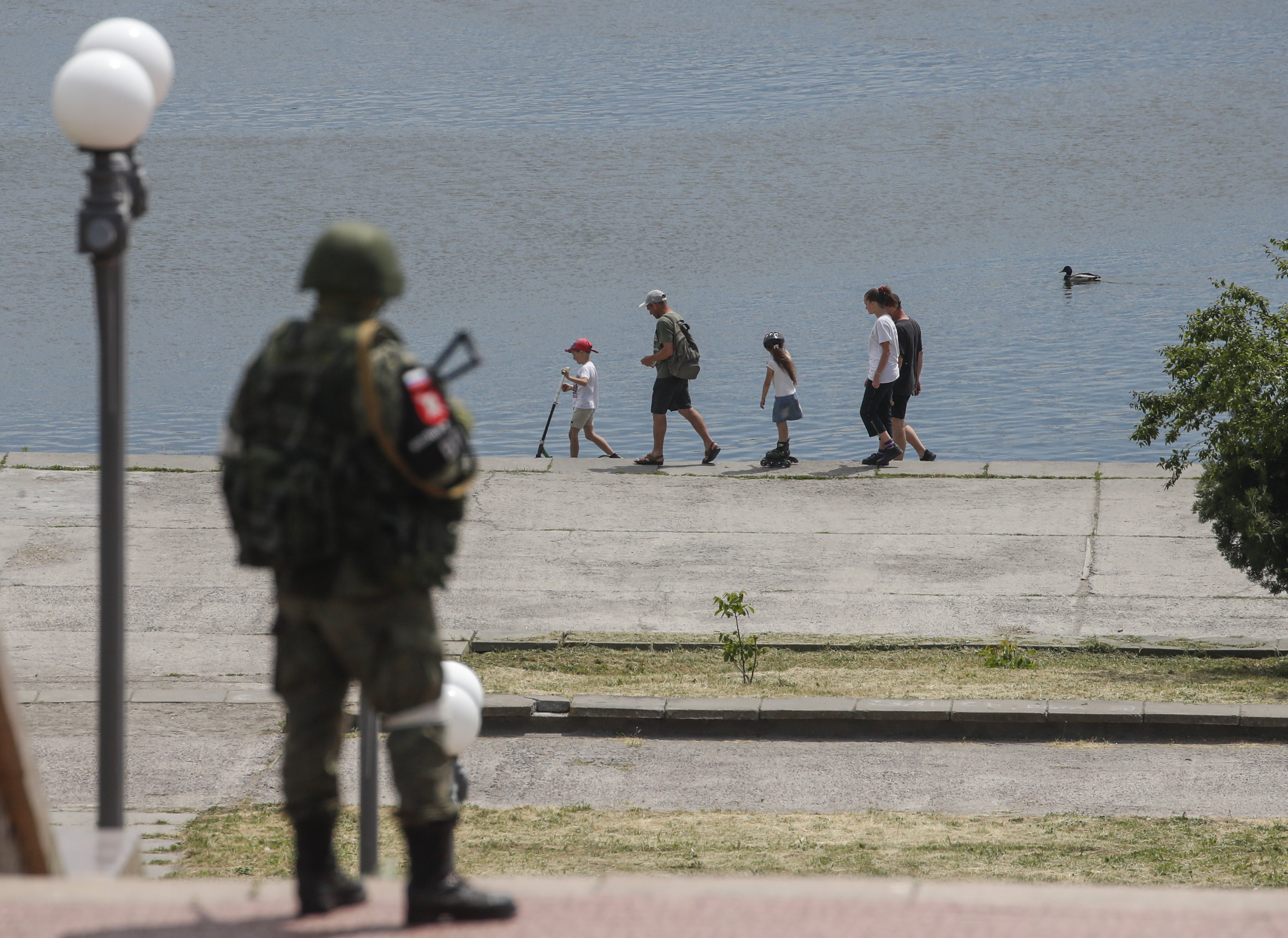 Russia reparte pasaportes en las zonas ocupadas en Ucrania