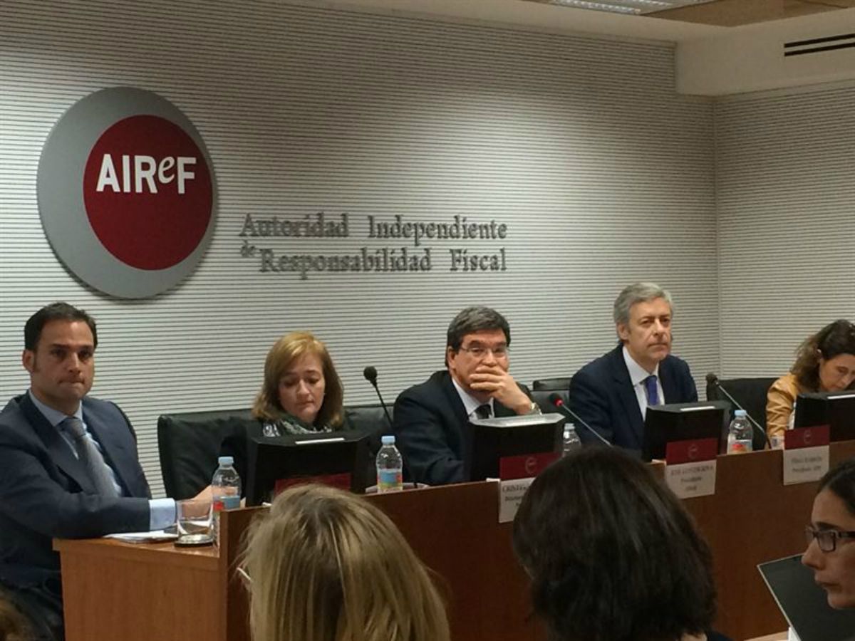 L'Airef veu "improbable" que Catalunya compleixi amb el dèficit