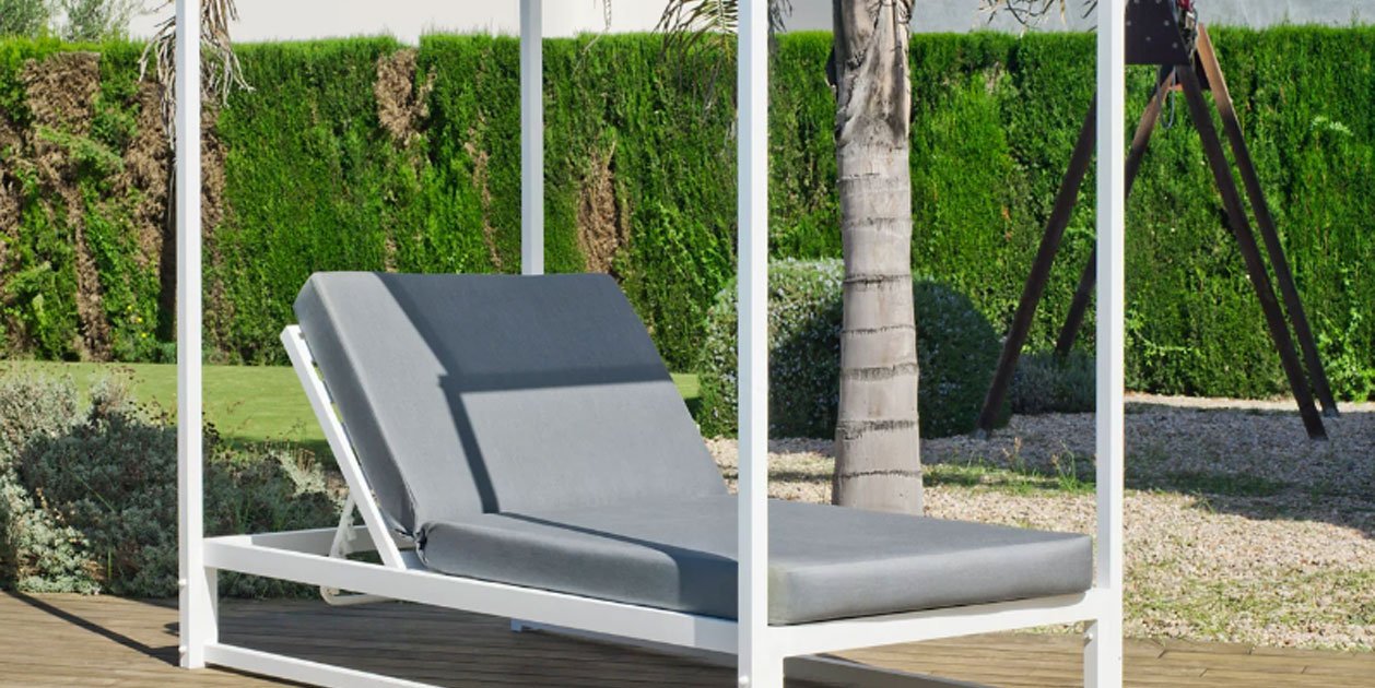 Leroy Merlin tiene una tumbona XL para jardín que parece de casa de lujo