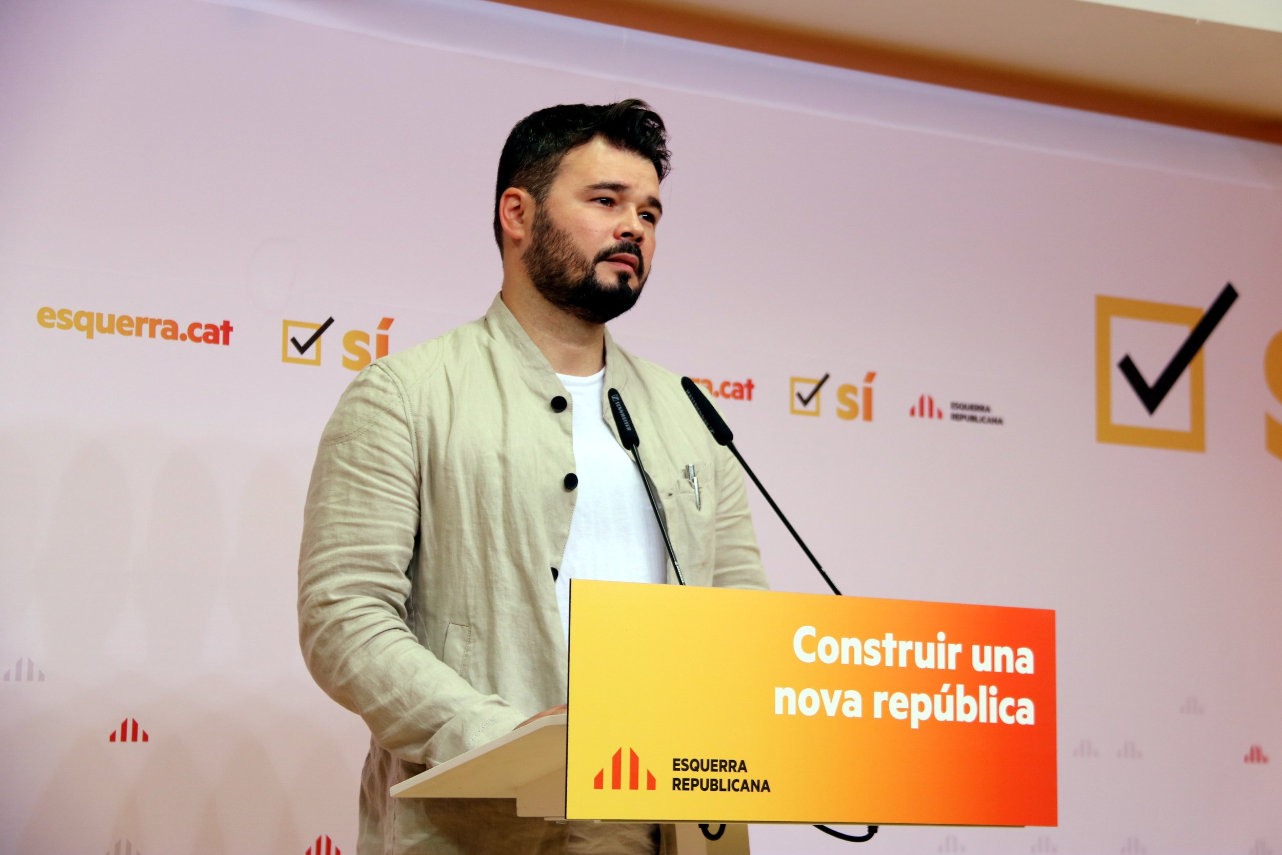 Rufián critica a Coscubiela y Rabell sale en su defensa