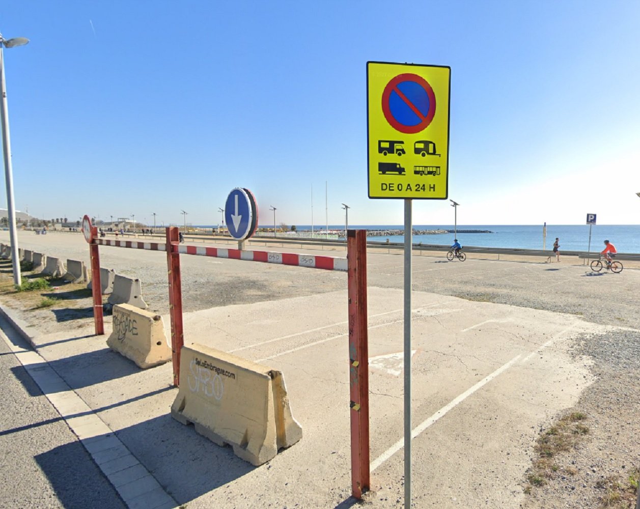 Definitivo: el parking gratuito de la playa de Barcelona no reabrirá nunca más