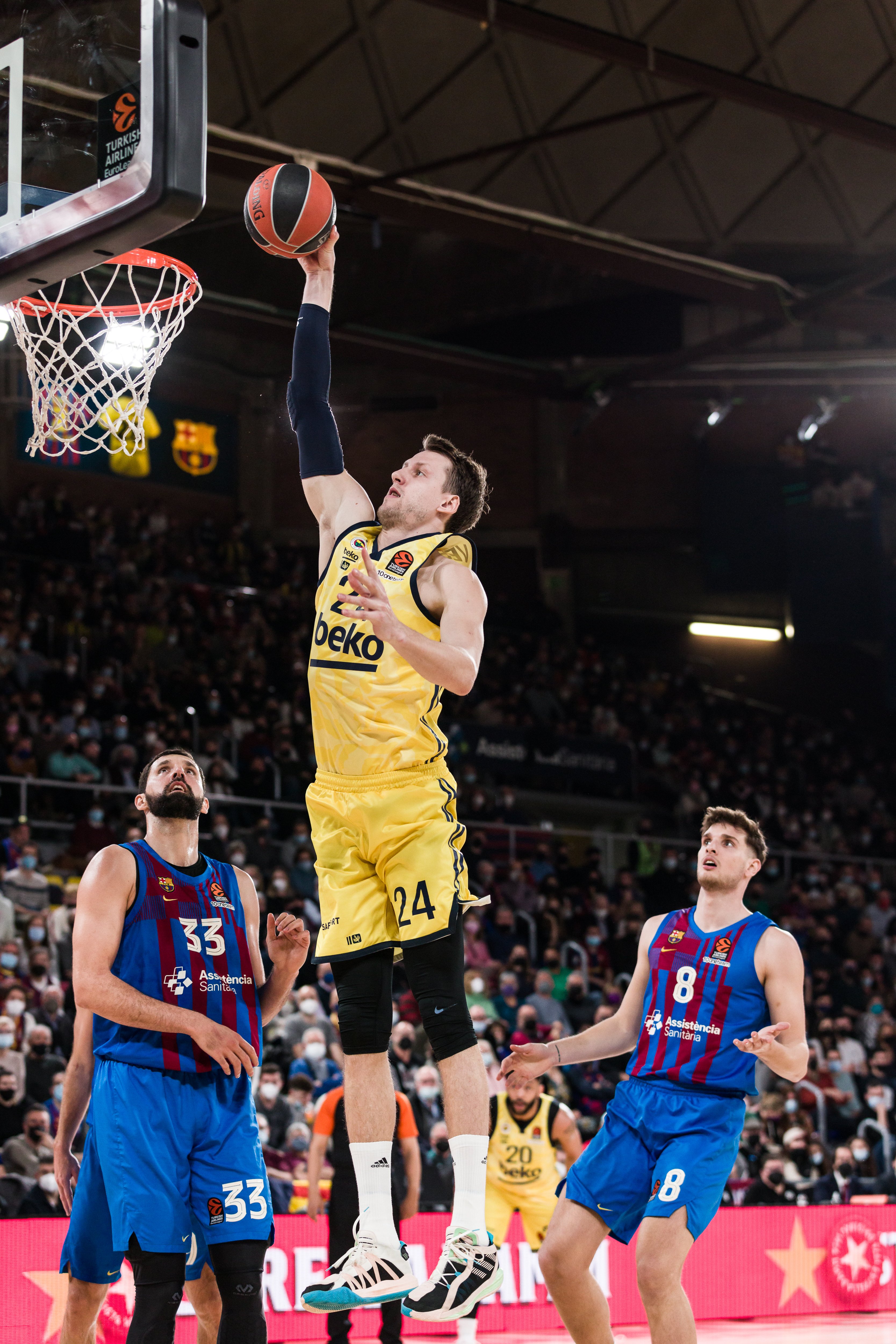 El Barça respon amb rapidesa a la sortida de Brandon Davies: Vesely, fitxat