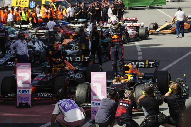 6 piloto neerlandés Red Bull Max Verstappen celebra victoria tras quedar primera posición Grande Premio España Fórmula Uno Montmeló - Alejandro García Efe