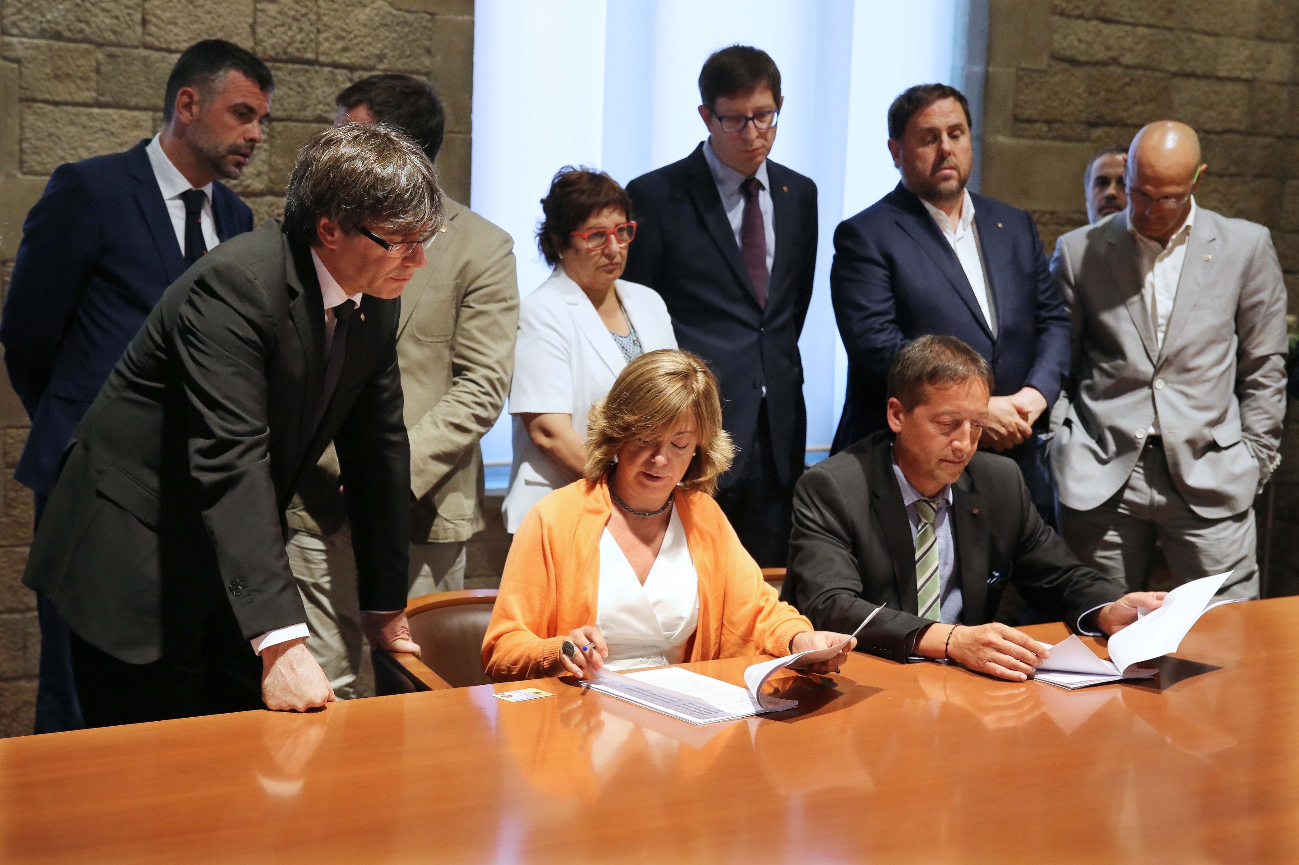 El TSJC cita a declarar a los fabricantes de urnas y altos cargos por la querella contra el Govern