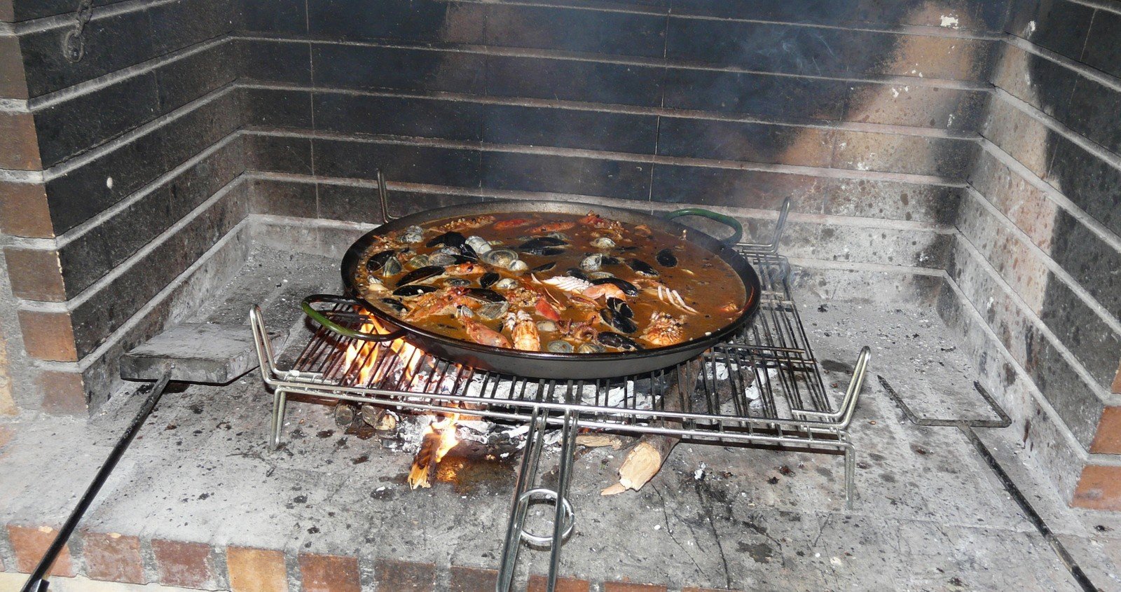 paella marisc al foc llenya pas9