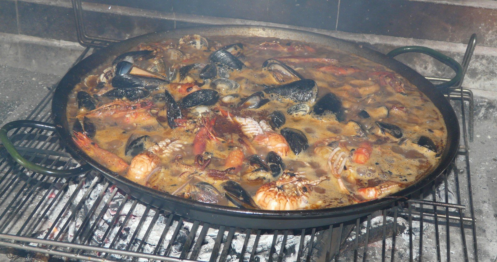 paella marisc al foc llenya pas11