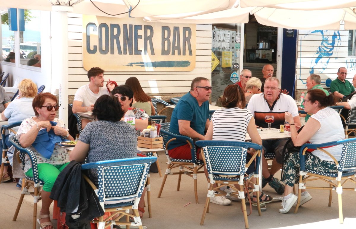 L'hostaleria preveu un "molt bon estiu", però tem males condicions laborals