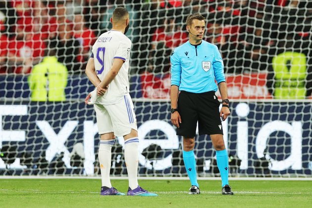 Karim Benzema Clemente Turpin Champions League Final Paris Real Madrid Liverpool EFE Karim Benzema Clemente Turpin Champions League Final Paris Real Madrid Liverpool EFE