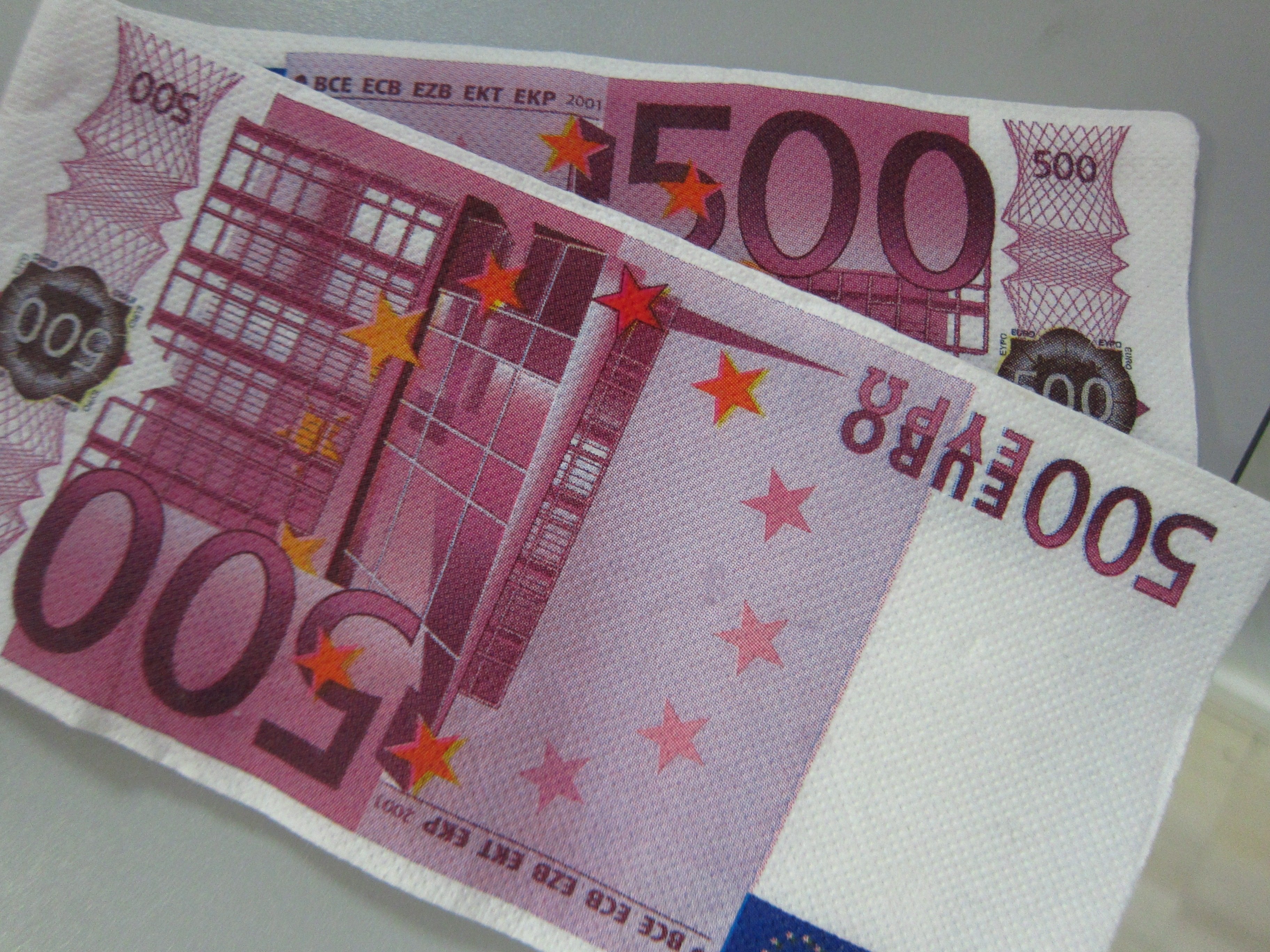 El nombre de bitllets de 500 euros continua caient i s'aproxima a mínims històrics