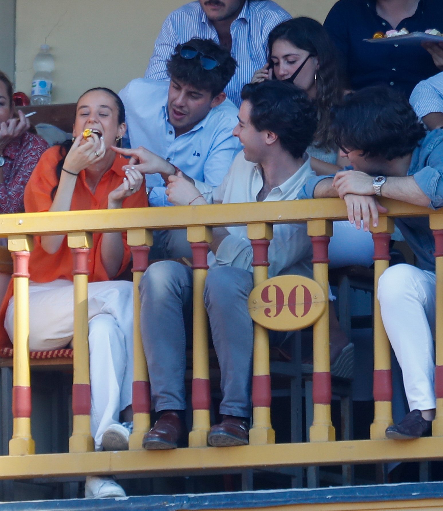 Victoria Federica comiendo palco toros GTRES Victoria Federica comiendo palco toros GTRES