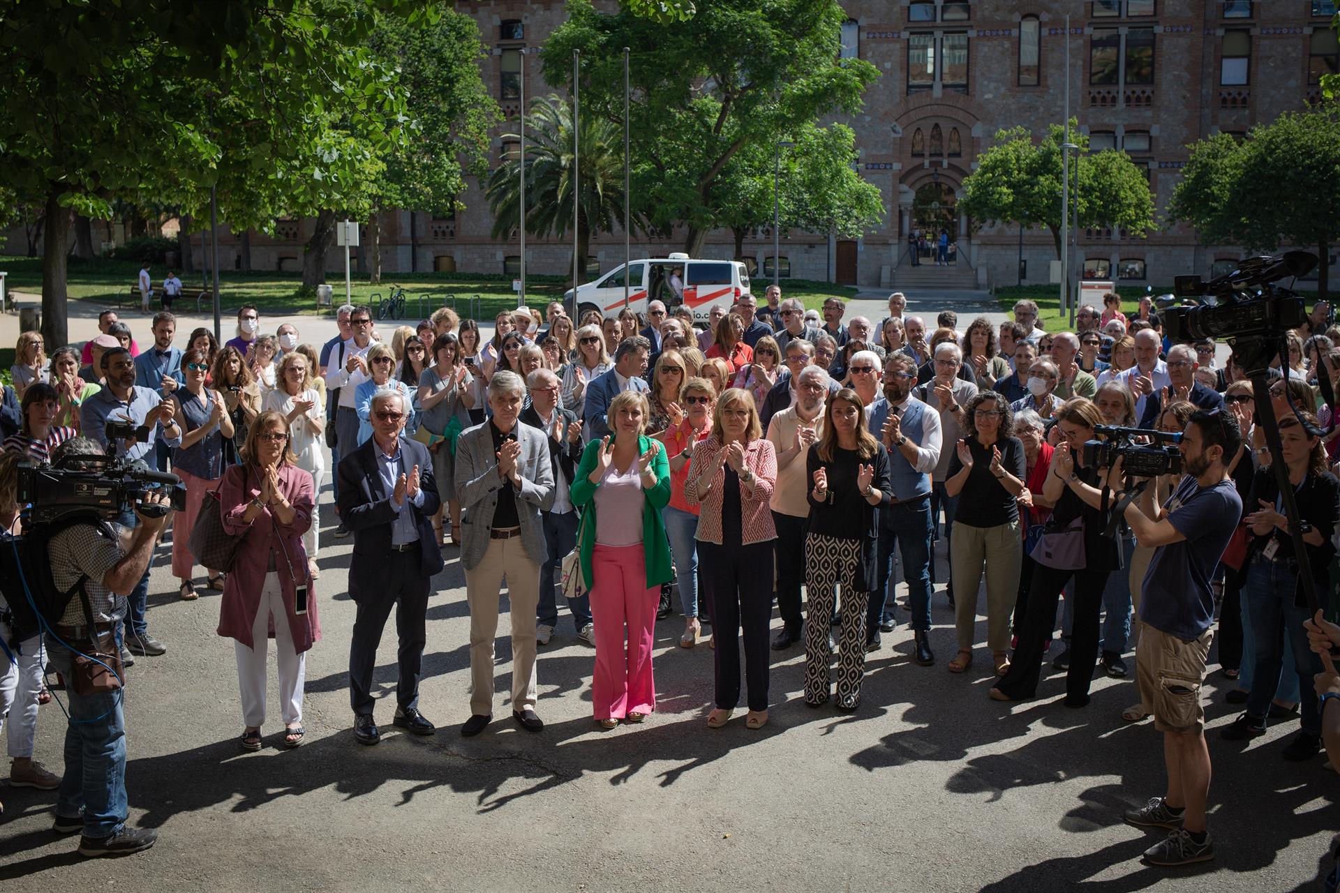 Concentración en apoyo a los investigados por la vacunación a policías españoles