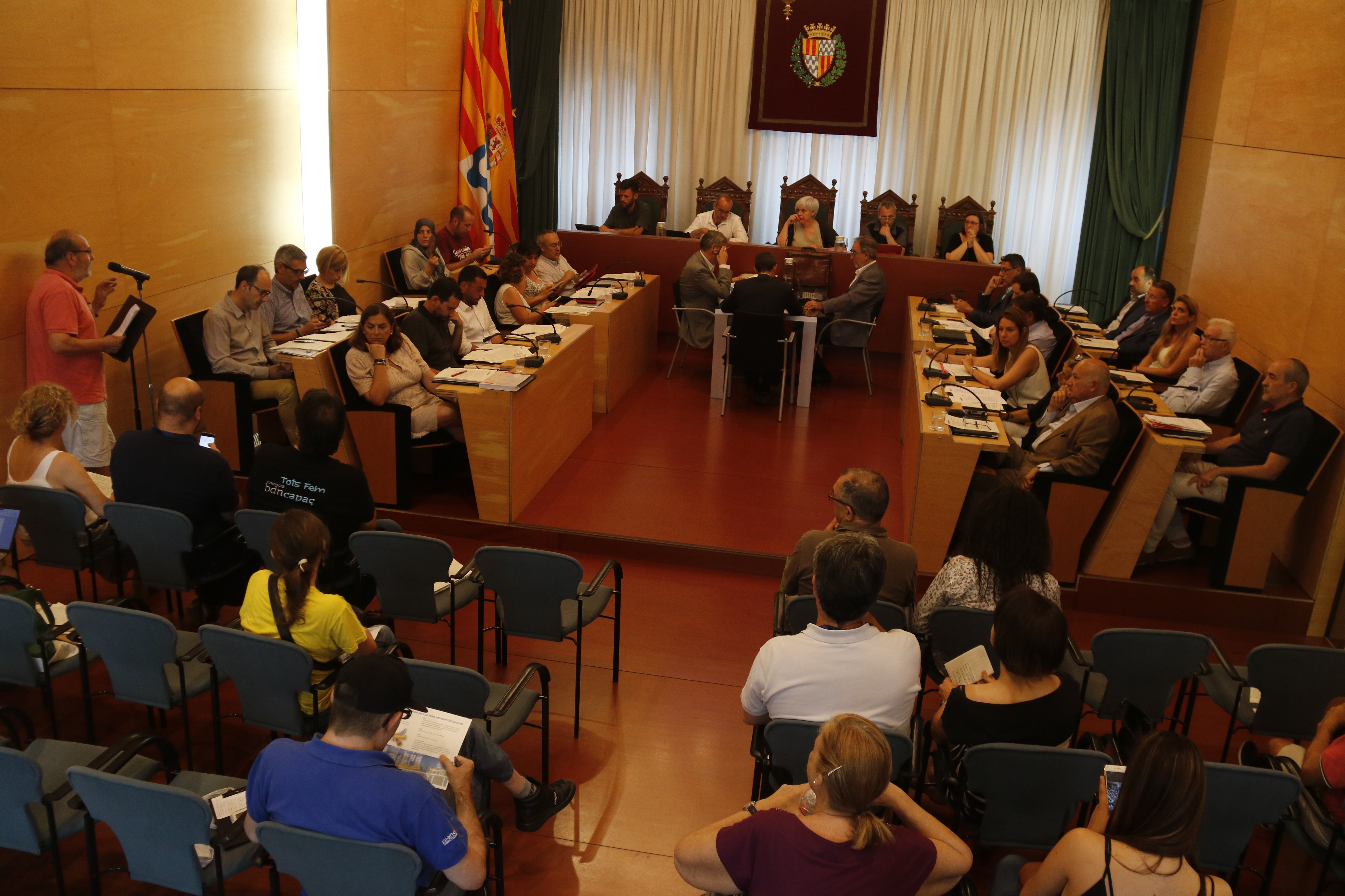 La moción votada por el PP en Badalona que defiende la plurinacionalidad en el preámbulo