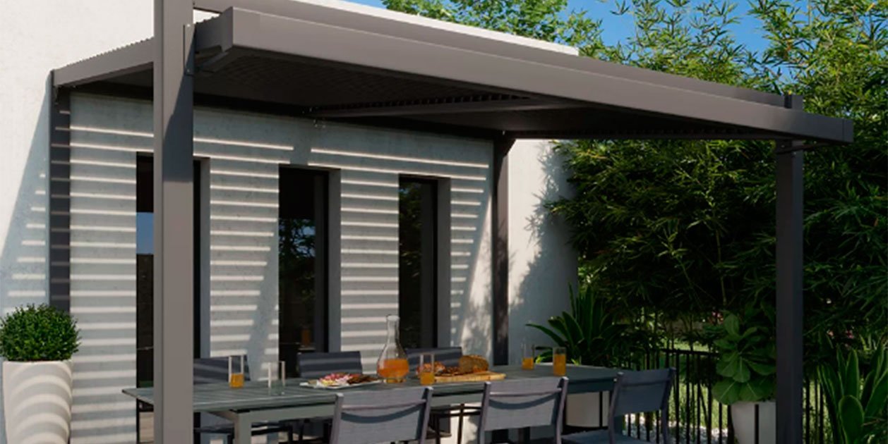 La nueva pérgola de aluminio de Leroy Merlin parece de casa de lujo