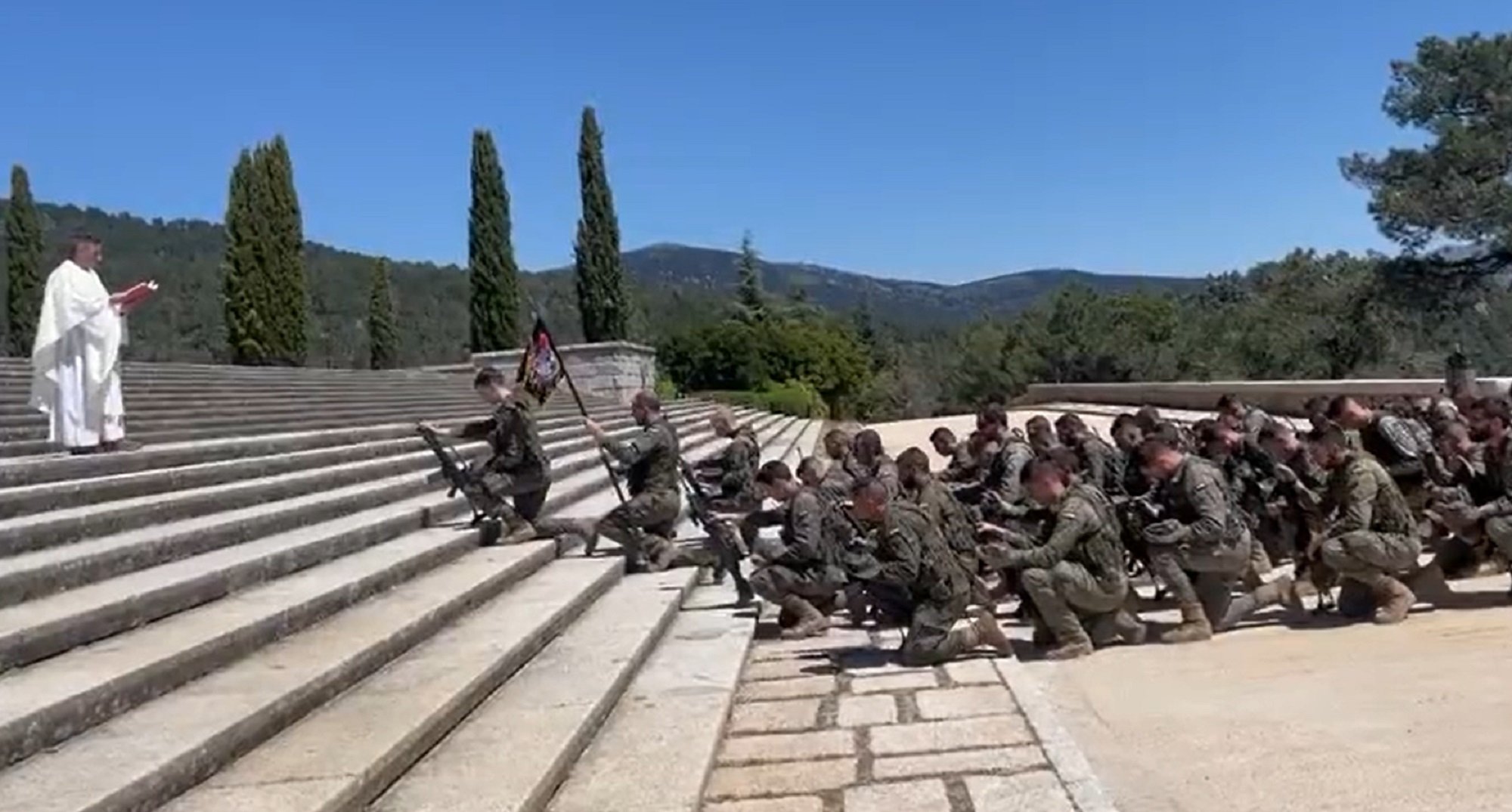 Una unitat de l'exèrcit rep una benedicció especial al Valle de los Caídos | VÍDEO