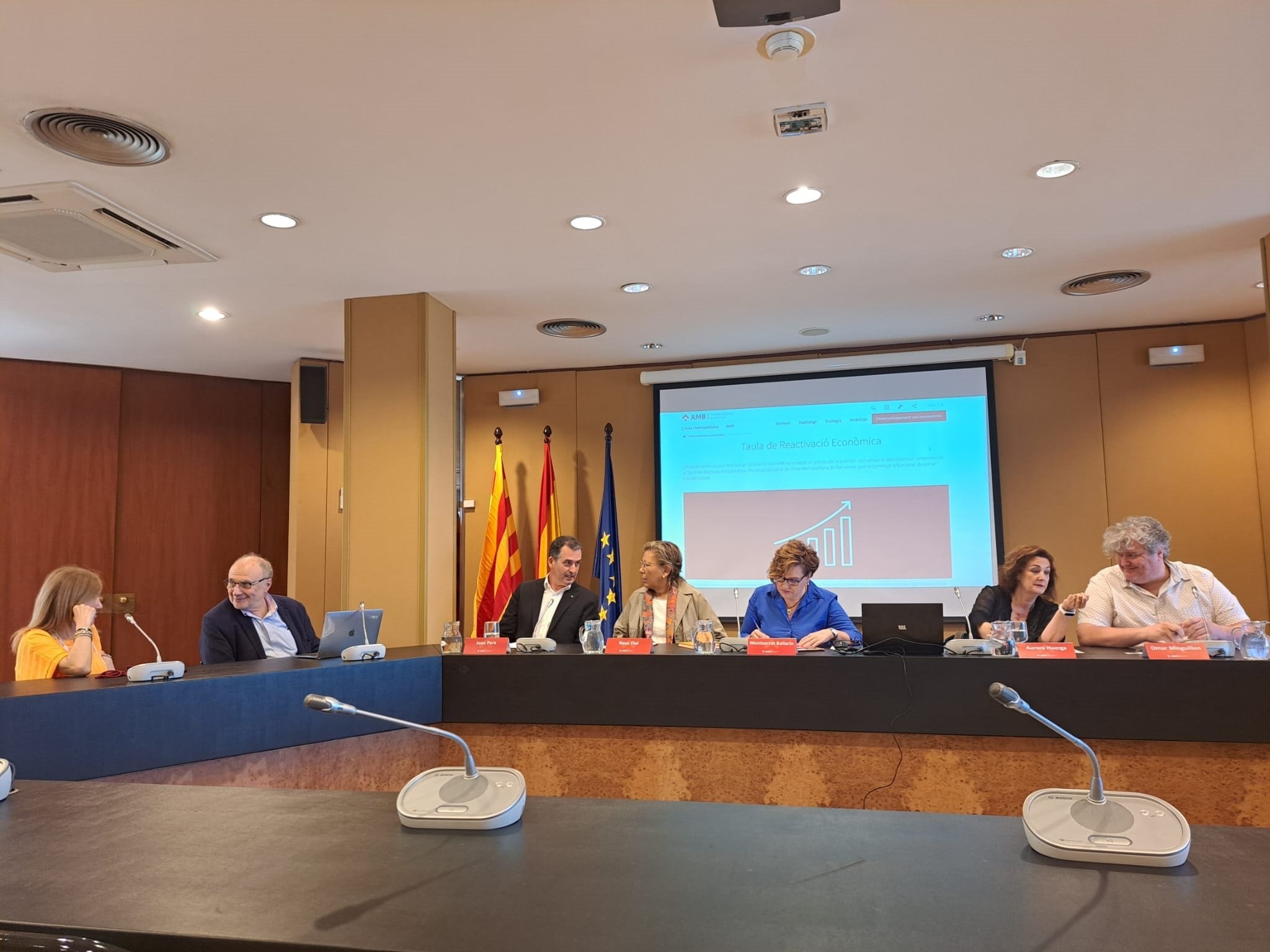 Acord entre AMB, sindicats i patronals per reactivar l'economia metropolitana