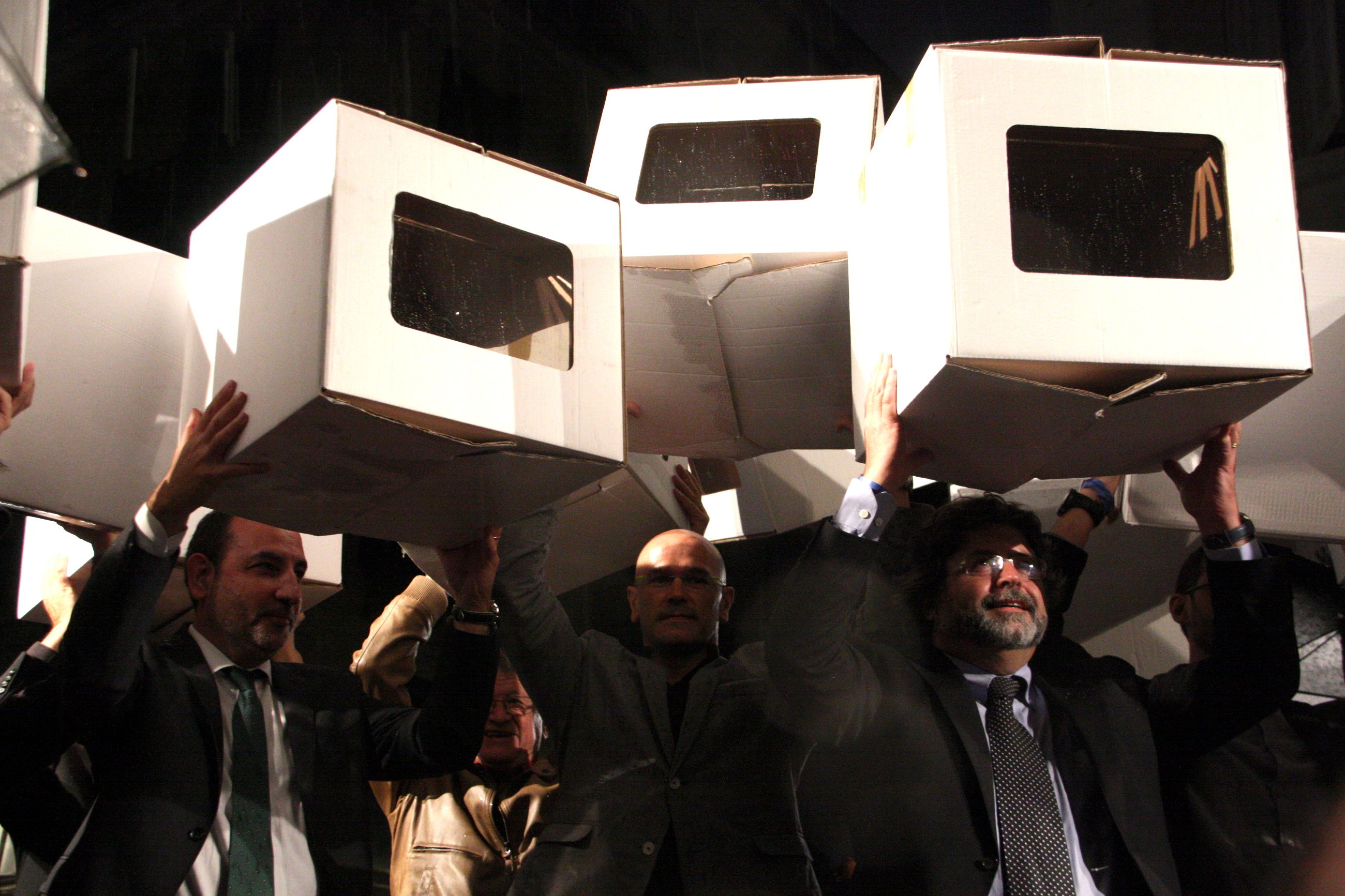 Un empresario se ofrece al Govern para gestionar la compra de urnas