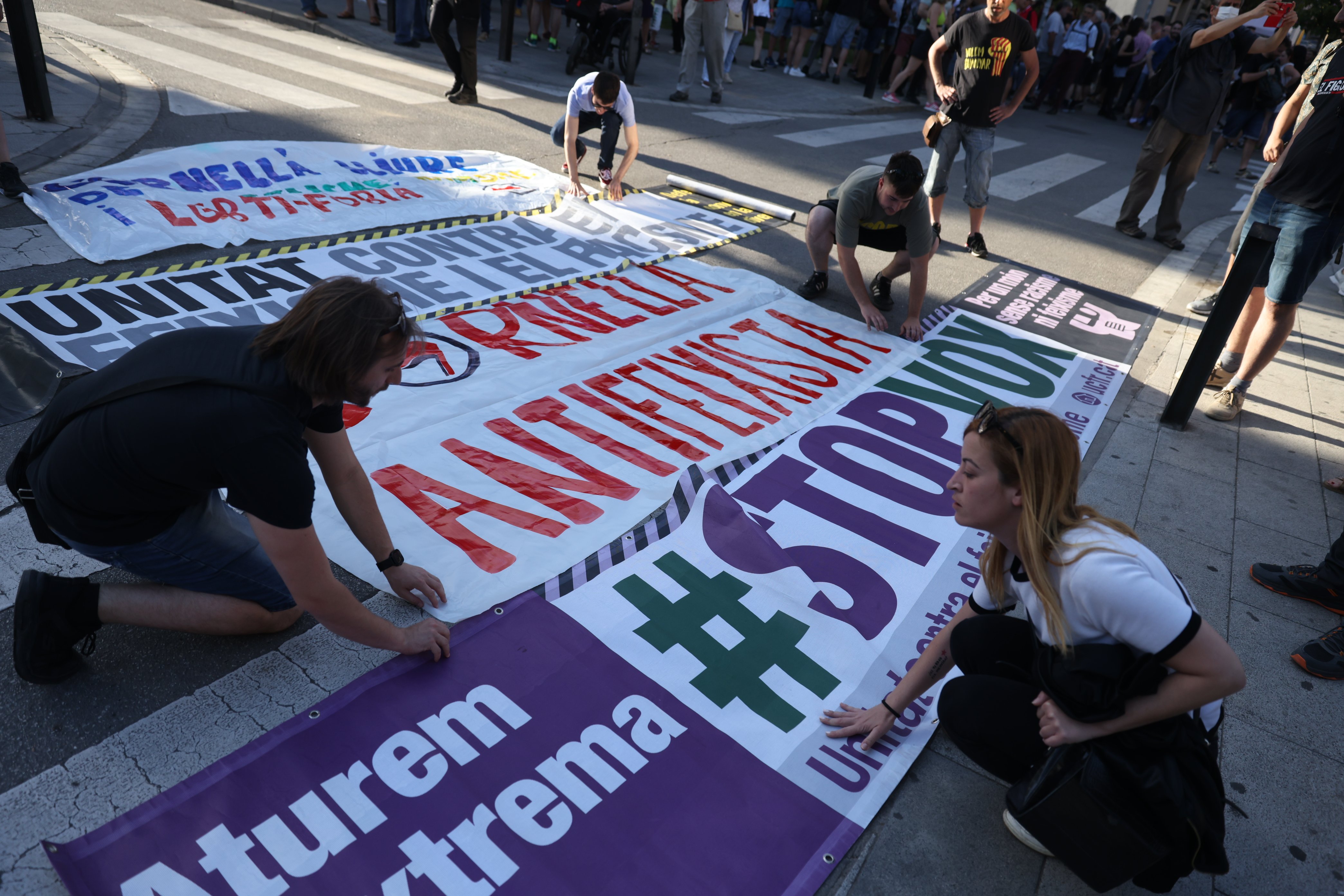 Manifestació a Cornellà contra l'acte de VOX i Abascal | DIRECTE
