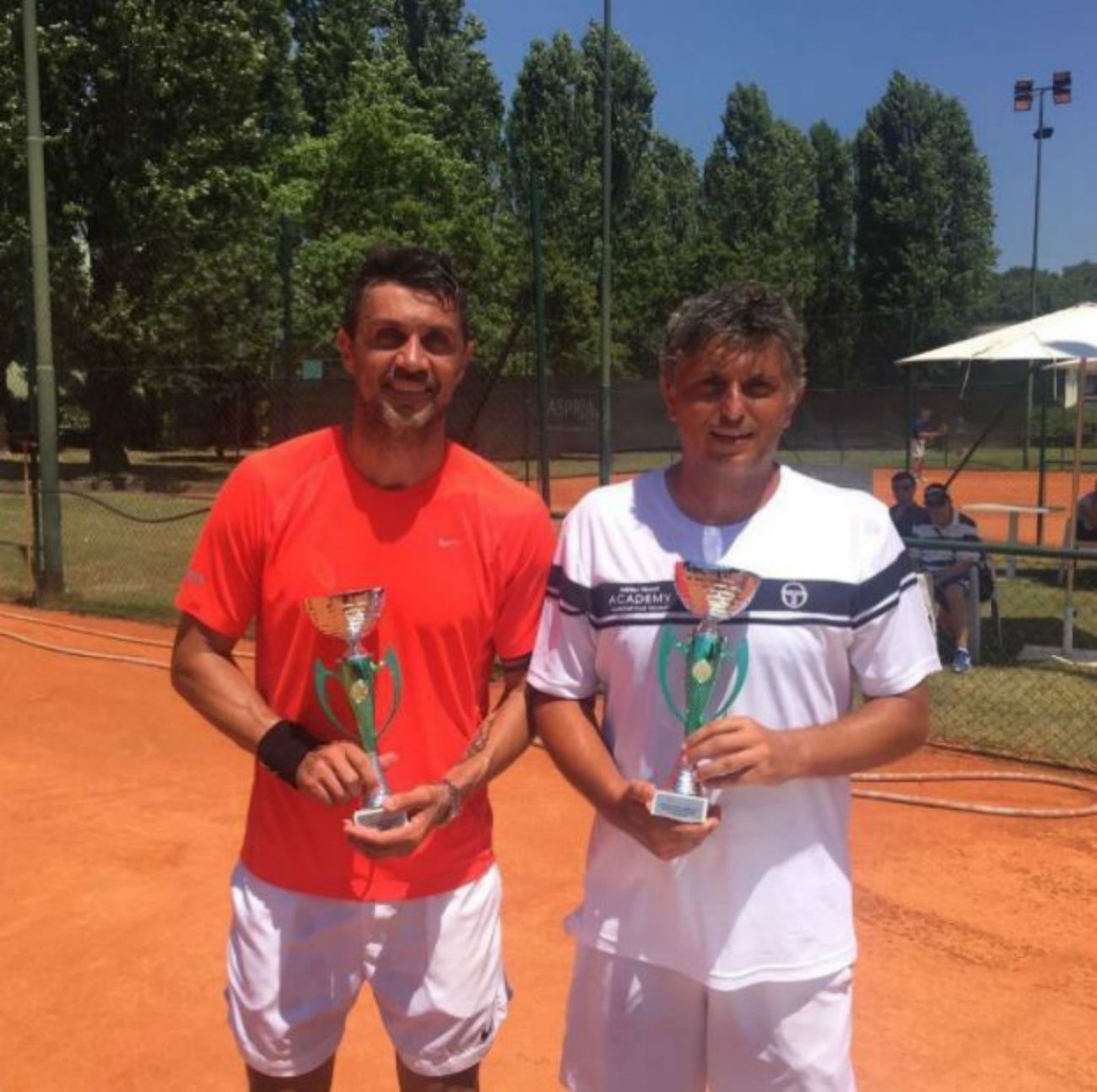 Paolo Maldini cambia el fútbol por el tenis y pierde su primer partido