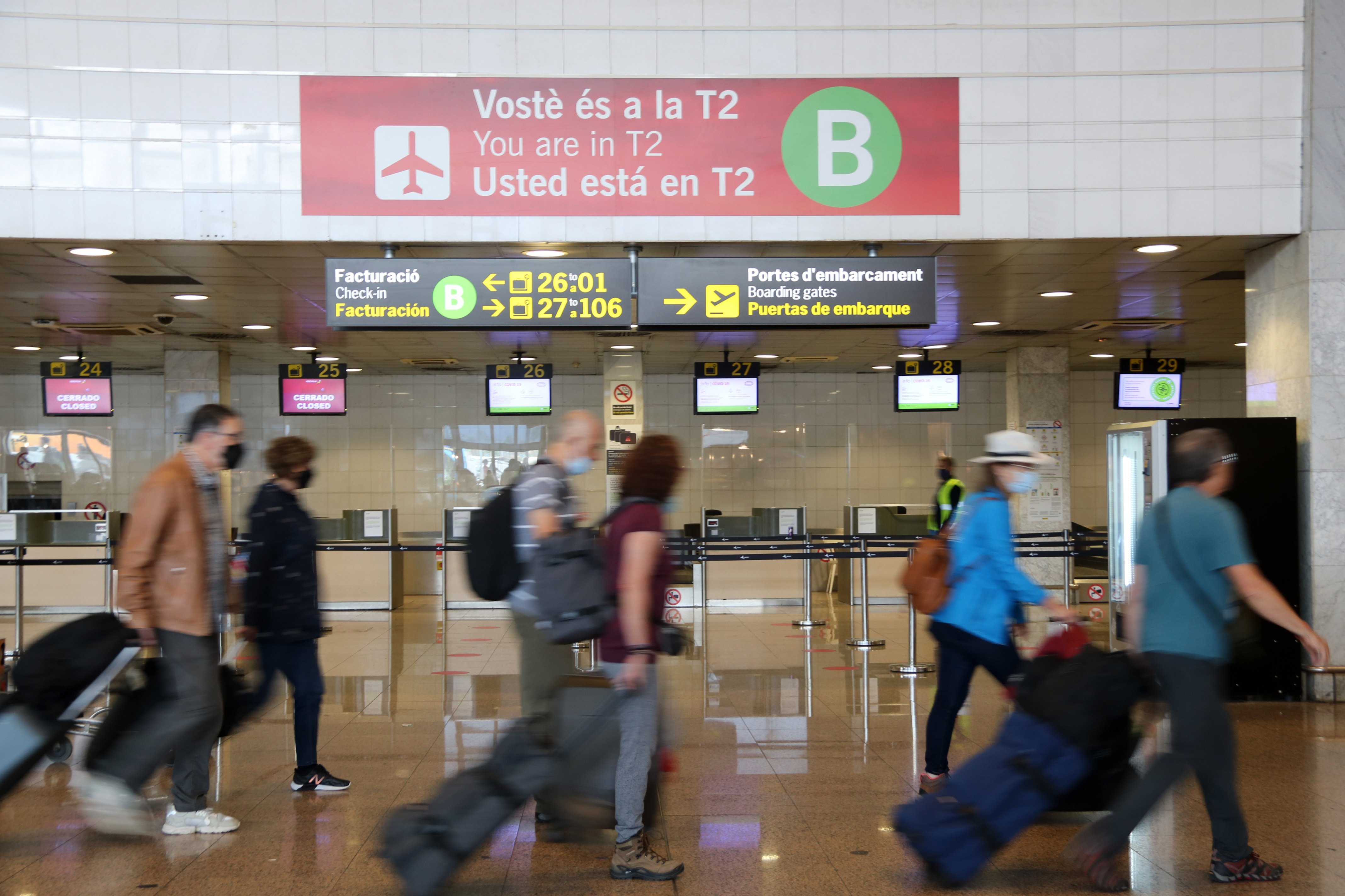 Els viatgers de l'espai Schengen ja no s'han de sotmetre a controls sanitaris per la covid