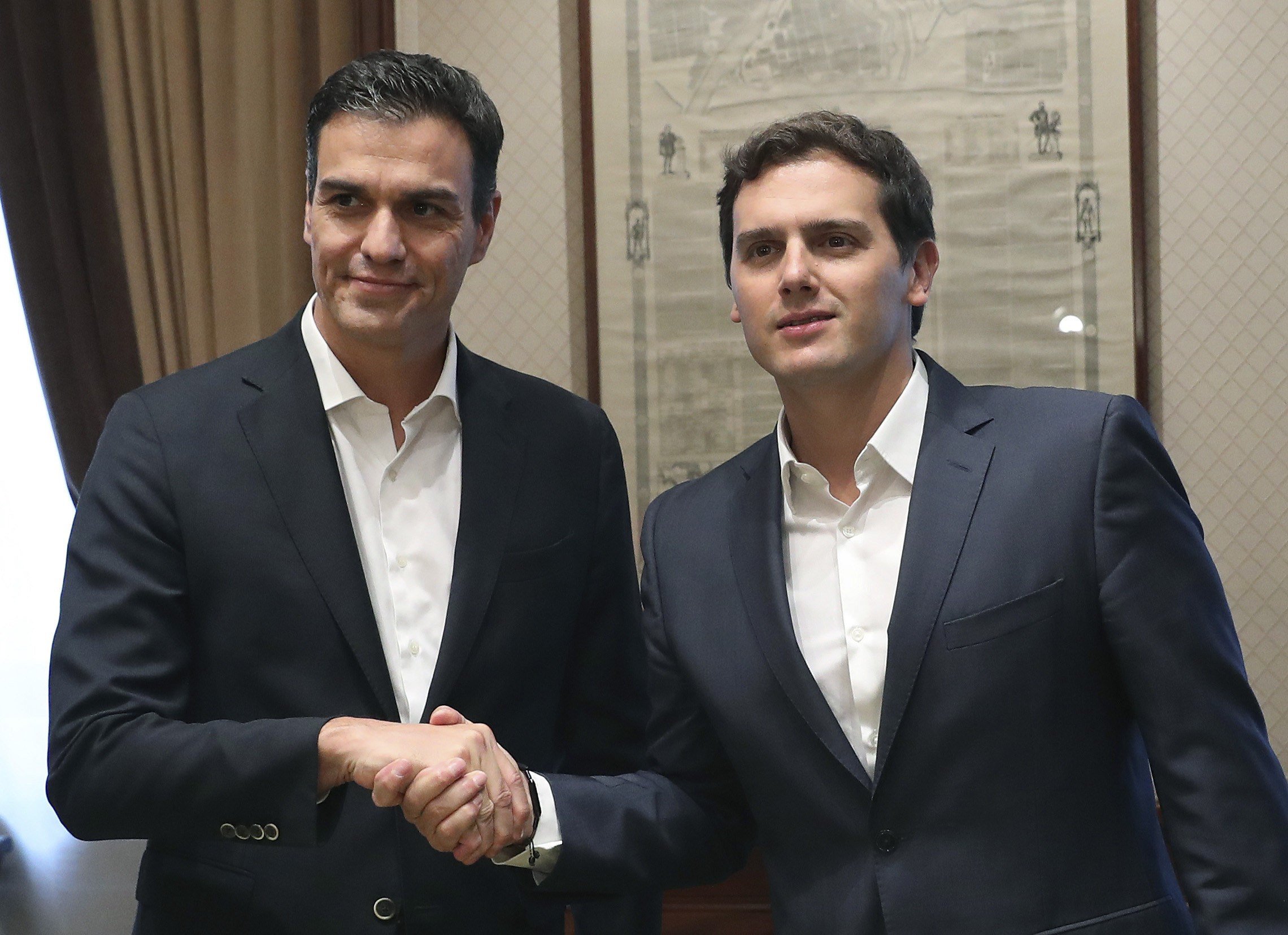 Sánchez y Rivera quieren reformar la Constitución y delimitar competencias