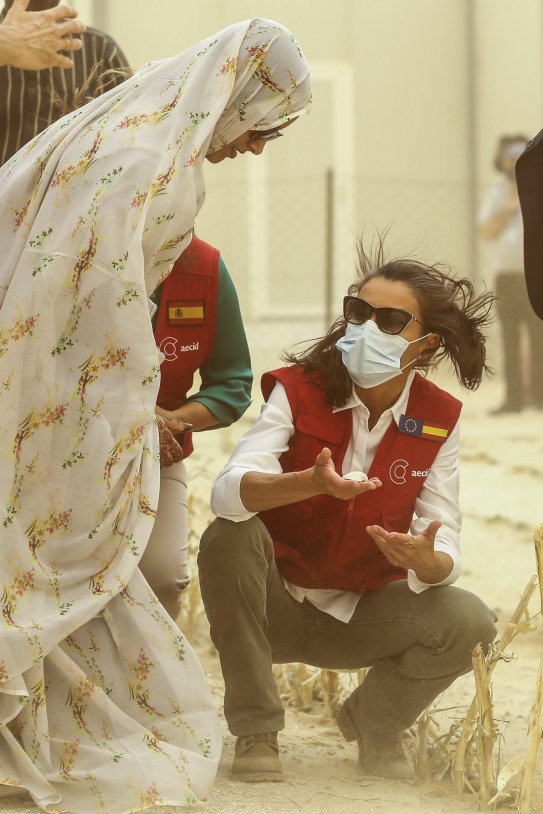 Letizia tormenta arena Mauritania despeinada EFE