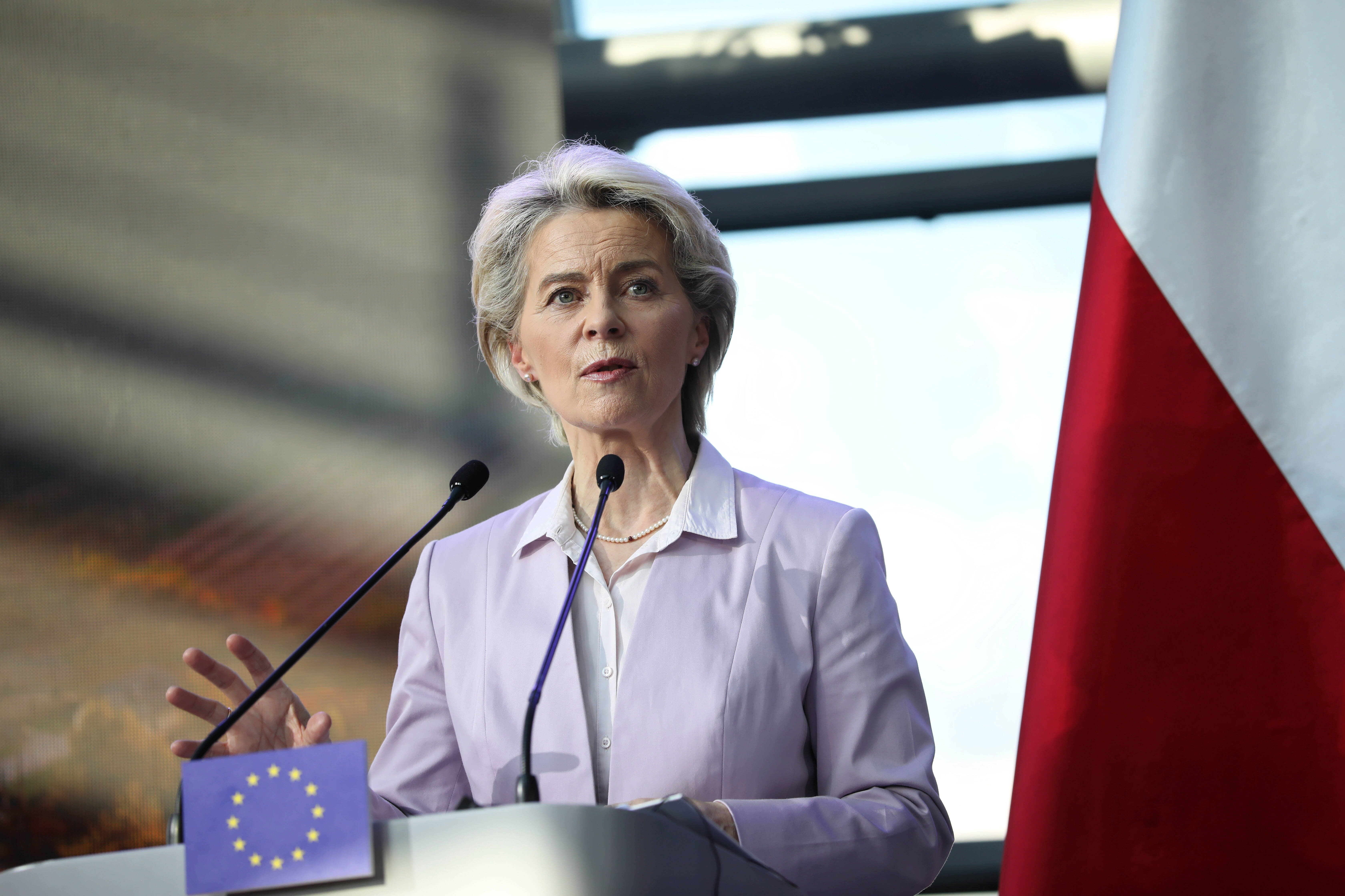 Von der Leyen anuncia el desbloqueig dels fons UE a Polònia (amb condicions)