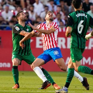 El Girona pierde por un golazo de Aketxe y tendrá que remontar en Eibar para seguir soñando con Primera (0-1)