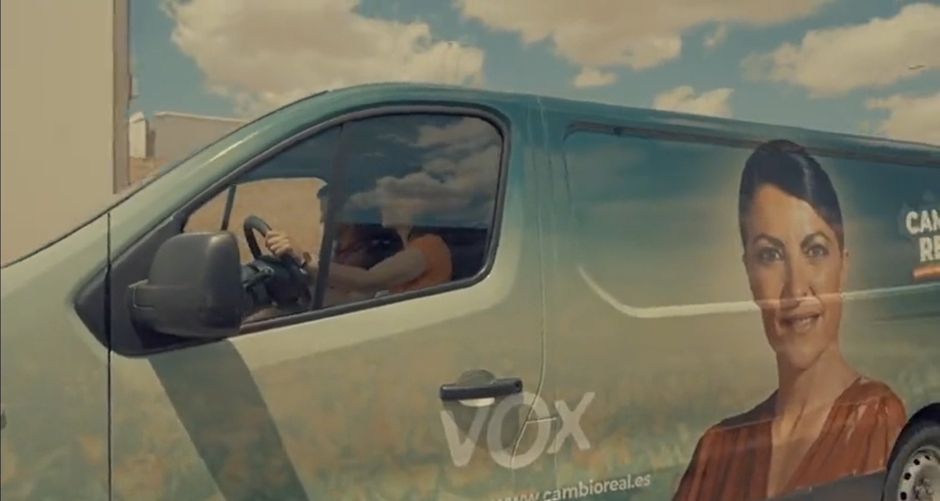 Vox copia la Xavineta i es passeja amb furgoneta per Andalusia amb l'Oloneta