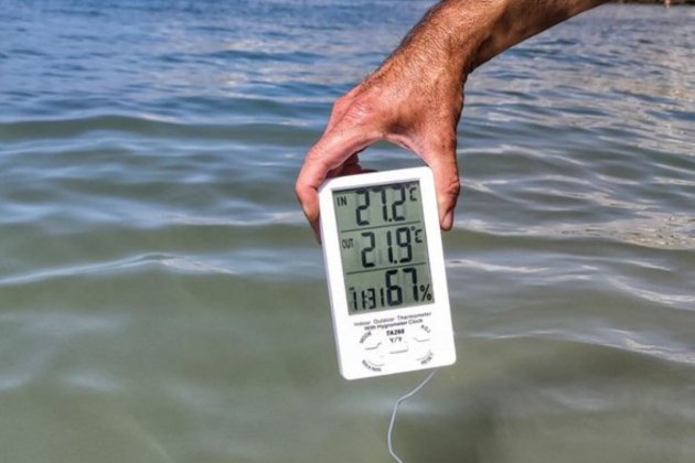 Temperatura del agua del mar en la playa de Balmins, en Sitges / Foto: @Vakapiupiu Twitter