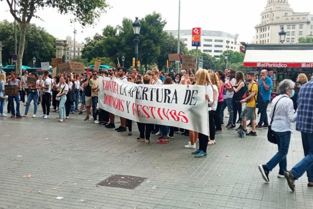 manifestacion contra abertura domingos barcelona foto jordi palmer