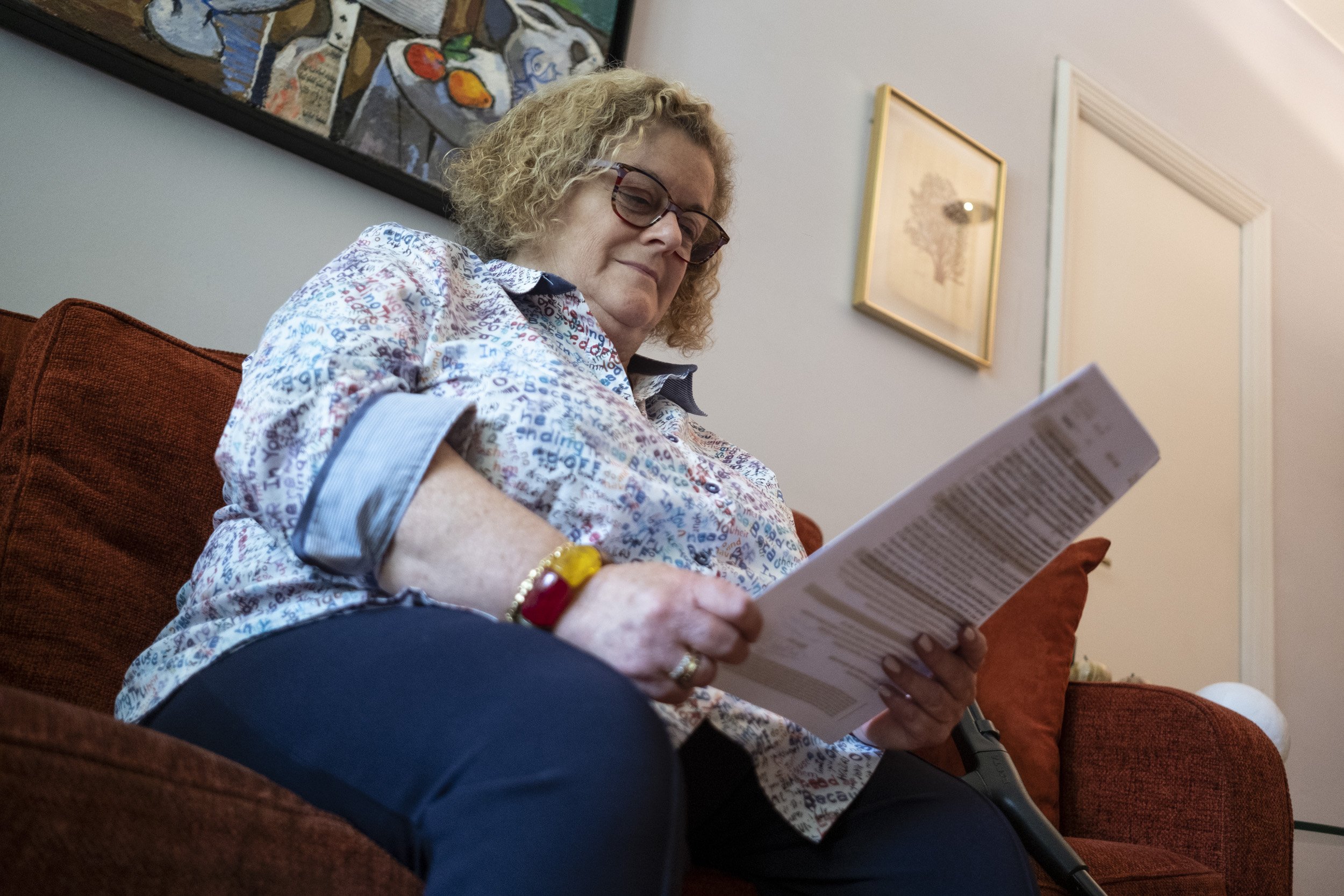 La veïna discapacitada de les Corts ja té noves plaques a la plaça d’aparcament