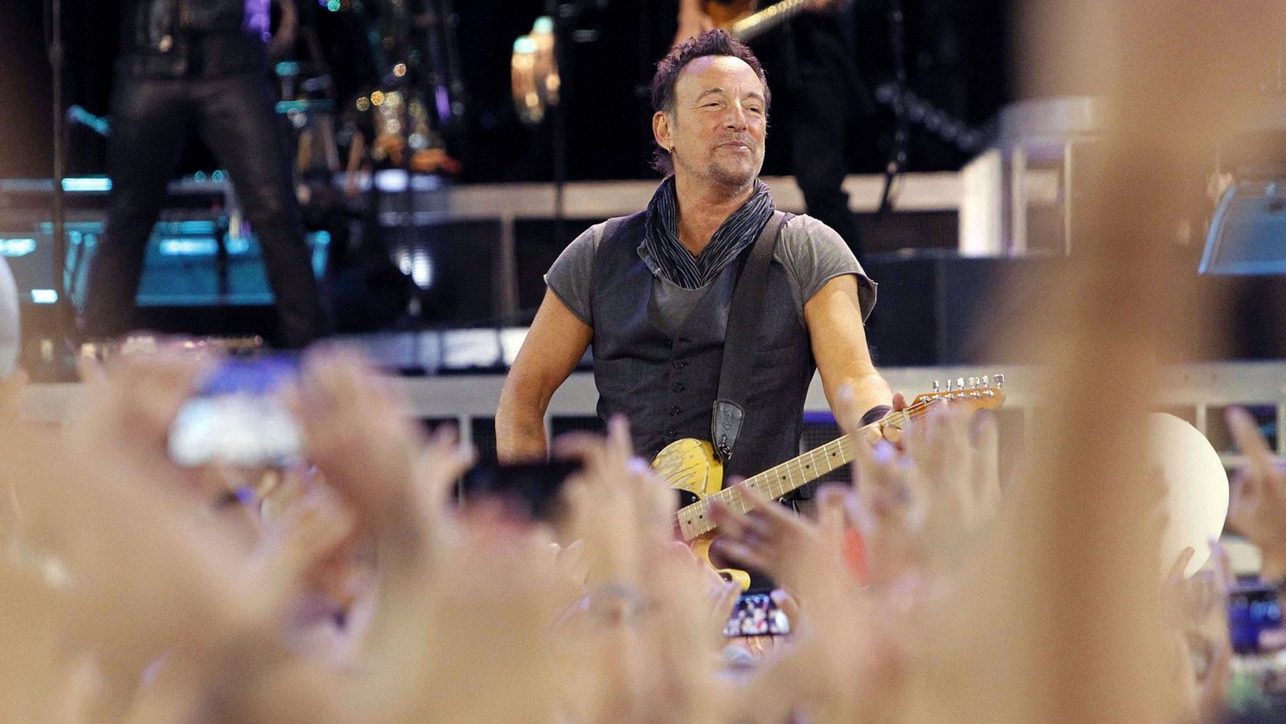 La picada d'ull del guitarrista de Bruce Springsteen als fans de Barcelona