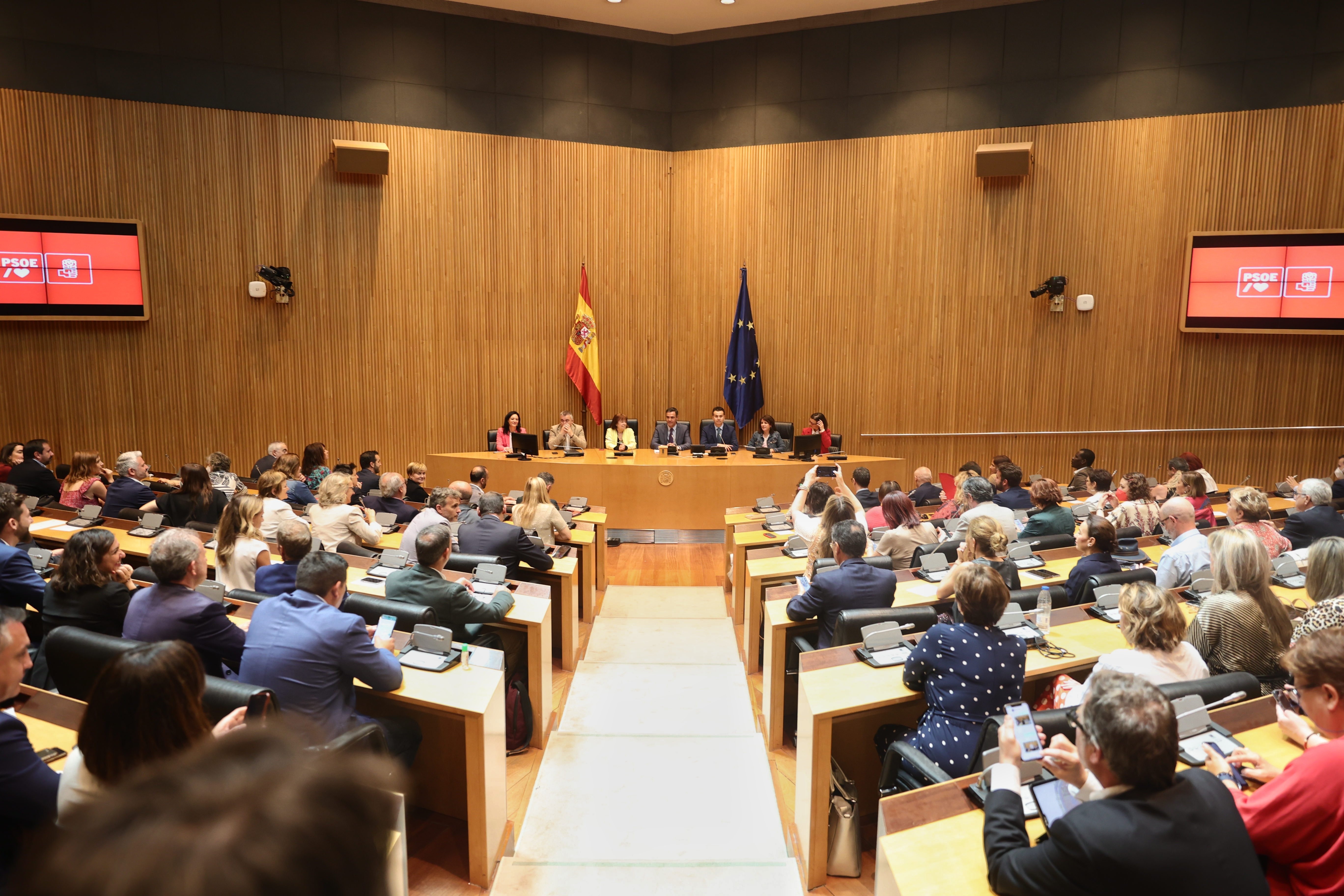 El PSOE no recorrerà el decret del català, com demana el PP
