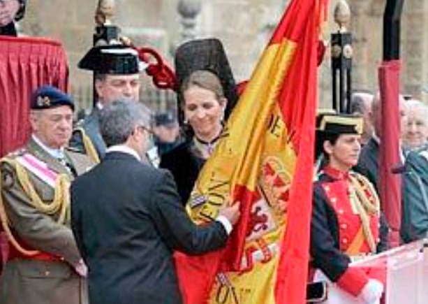 elena entrega de bandera2 elena entrega de bandera2