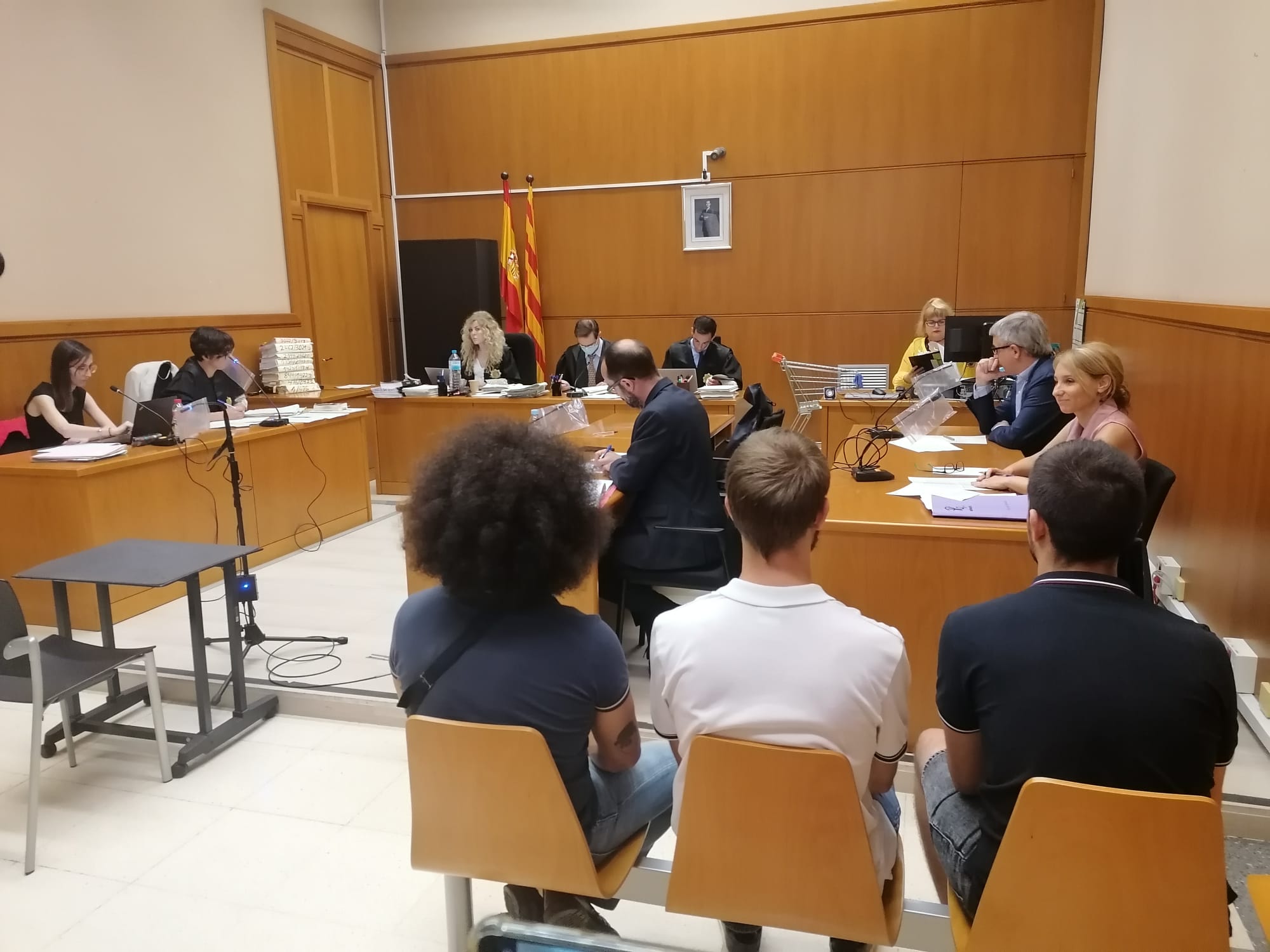 Dos independentistes accepten una crucial rebaixa del càstig ofert per la fiscal i un tercer, no