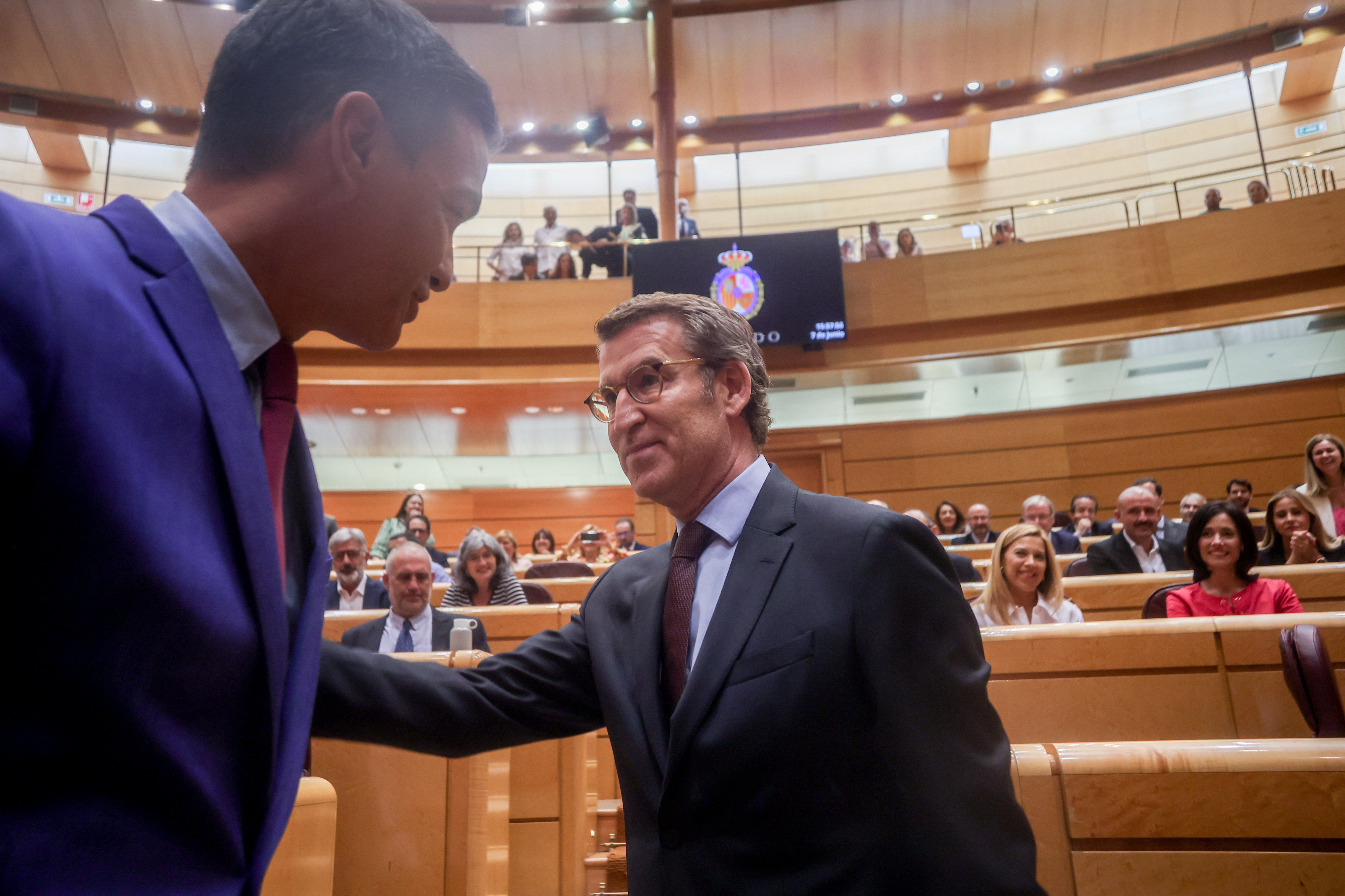 Intercanvi de retrets entre Sánchez i Feijóo en el primer cara a cara al Senat