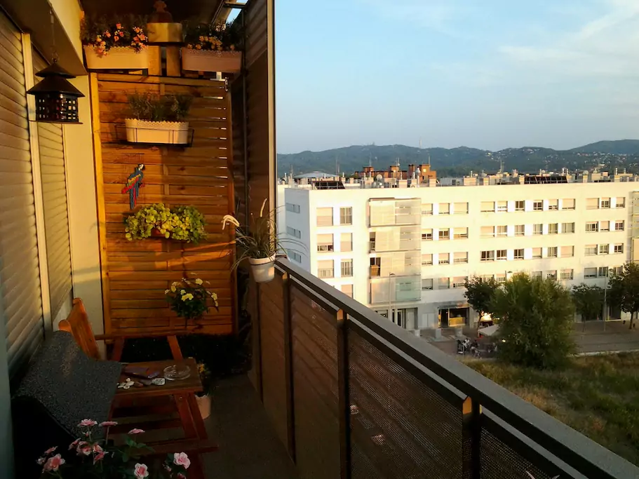 Vistes del pis ofert a Sant Cugat / airbnb