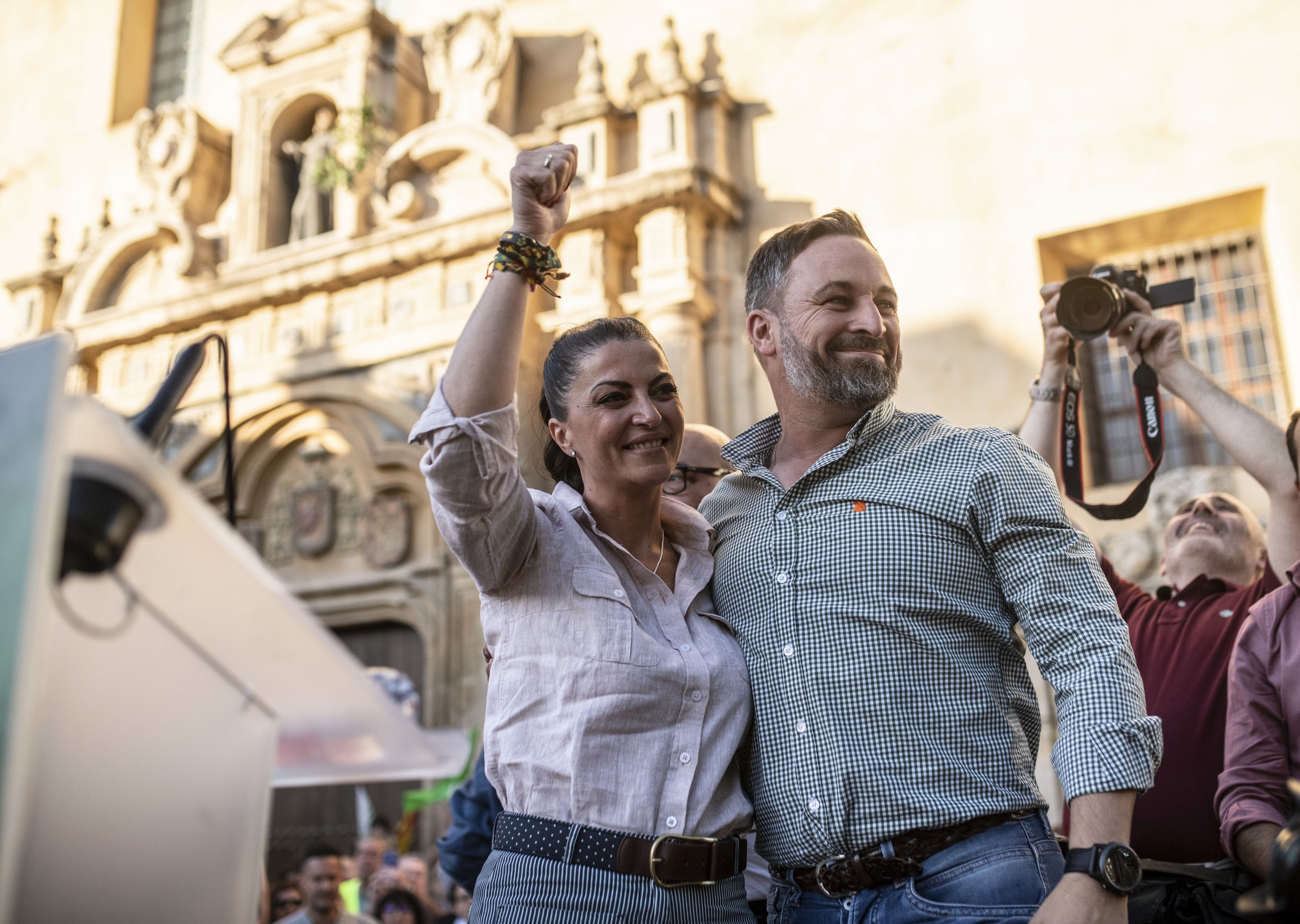 Vox esconde a Macarena Olona y la aparta de la campaña andaluza porque la ve floja