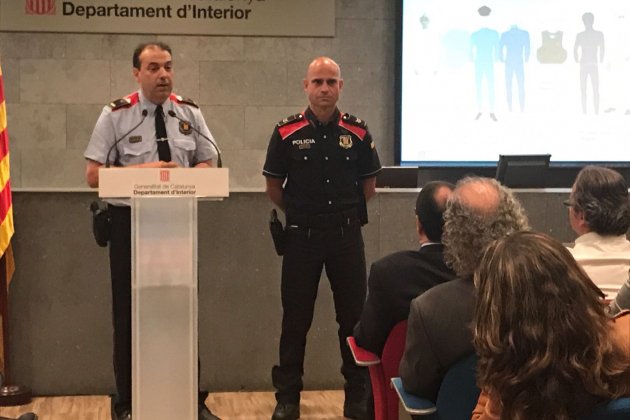 nuevos uniformes mossos|mozos