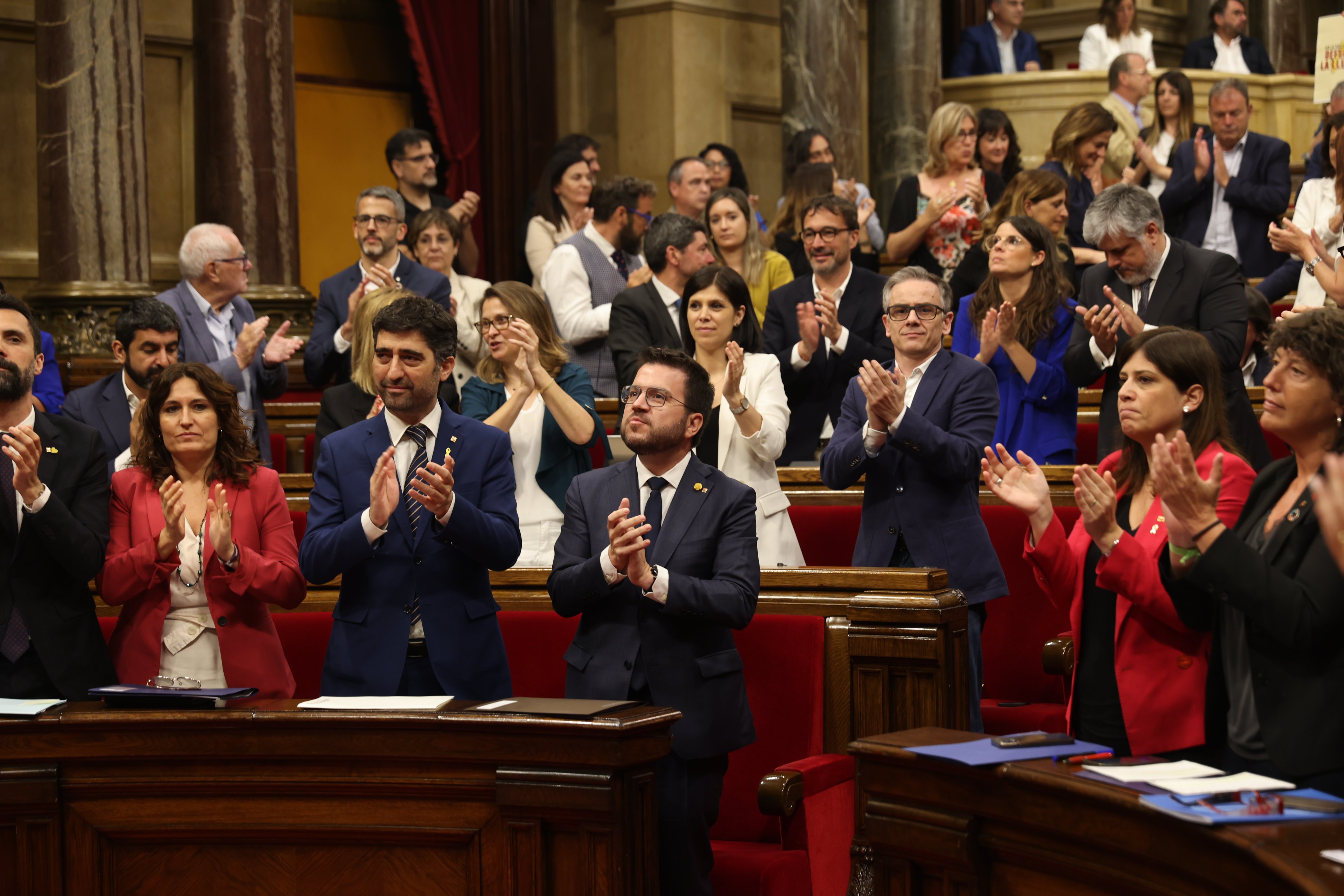 Catalan Parliament finally passes its language law amid judicial "25%" offensive