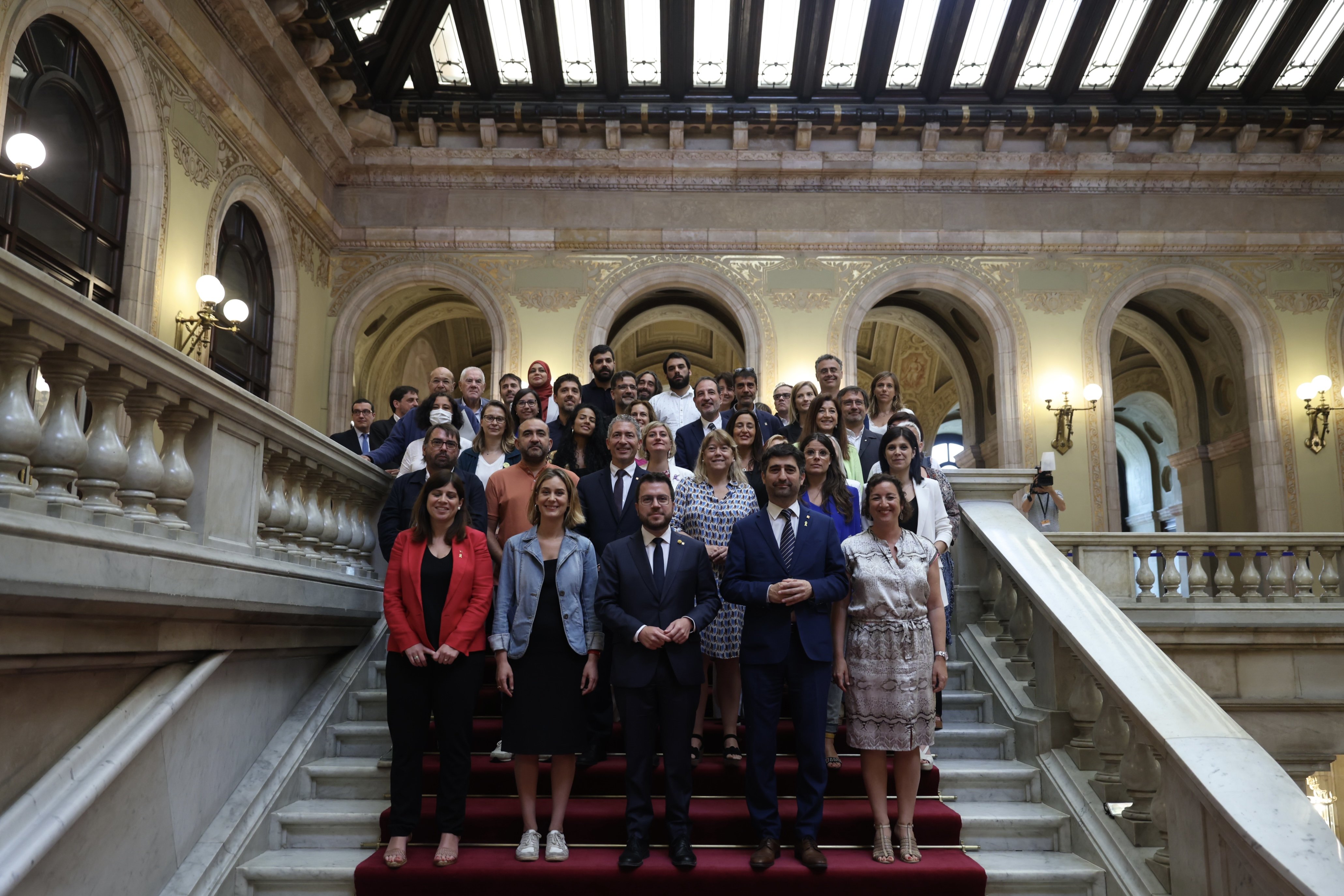 ERC y Junts celebran el refuerzo del catalán mientras PSC y comuns reivindican el castellano