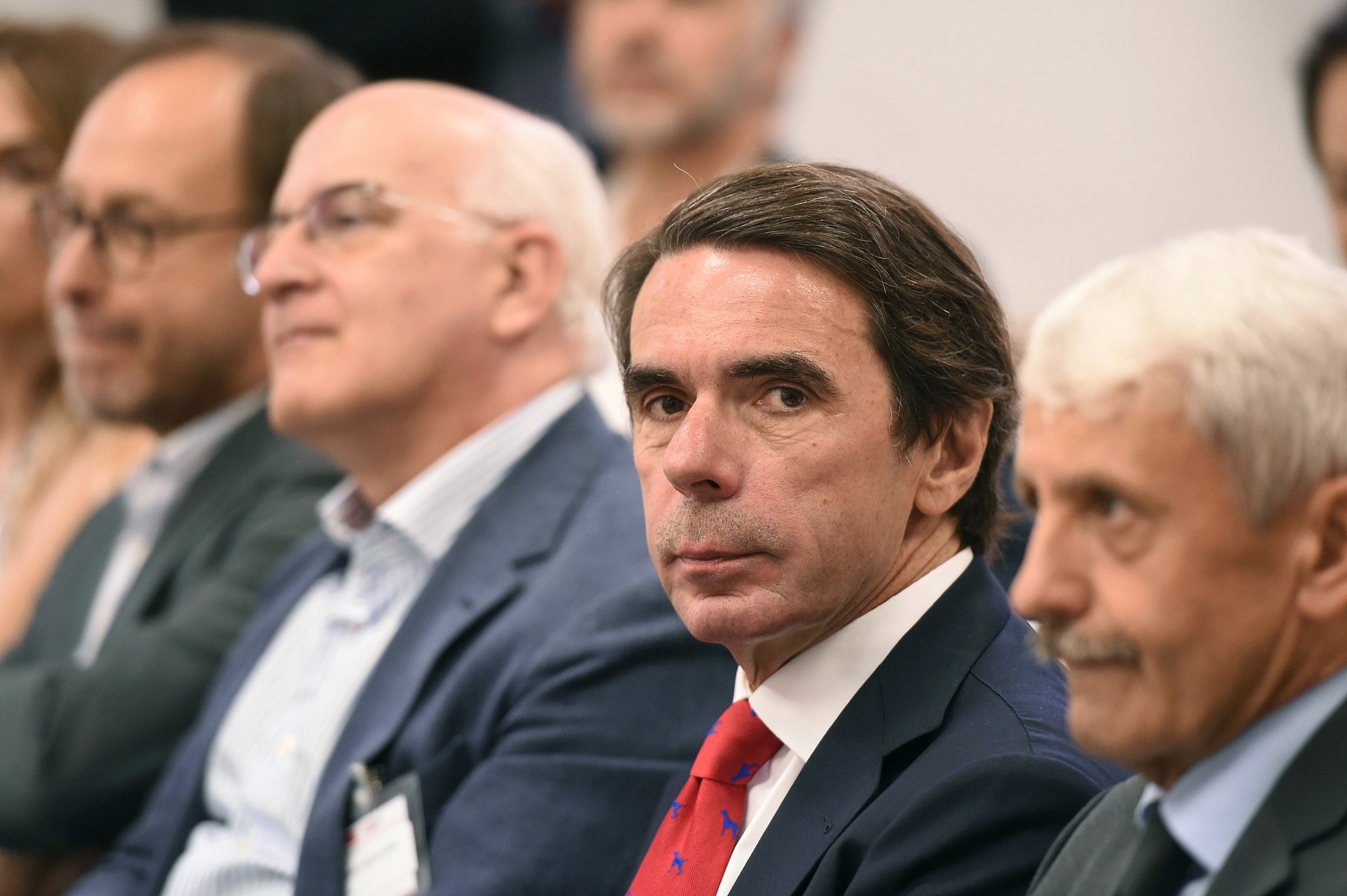 Aznar insta a Rajoy a actuar ya o convocar elecciones