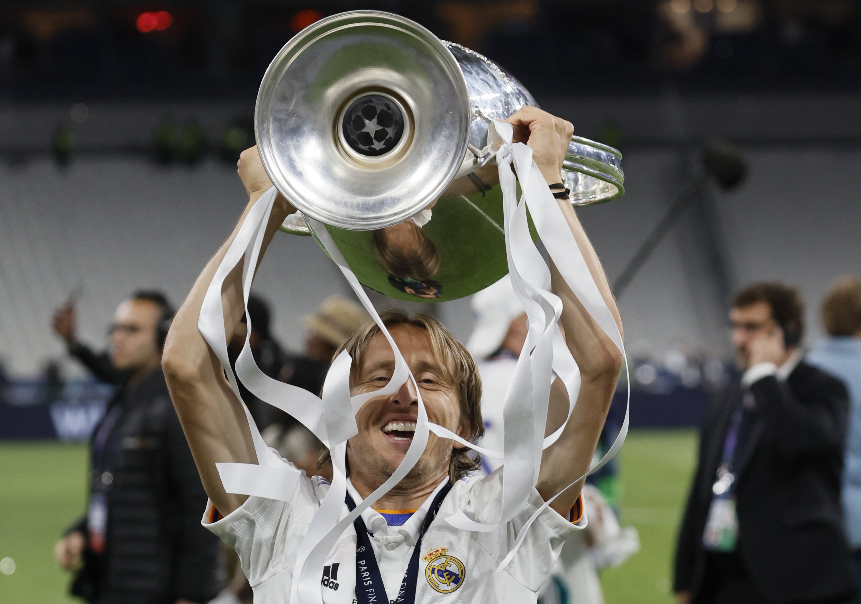 El Real Madrid se renueva: Luka Modric, una temporada más de blanco
