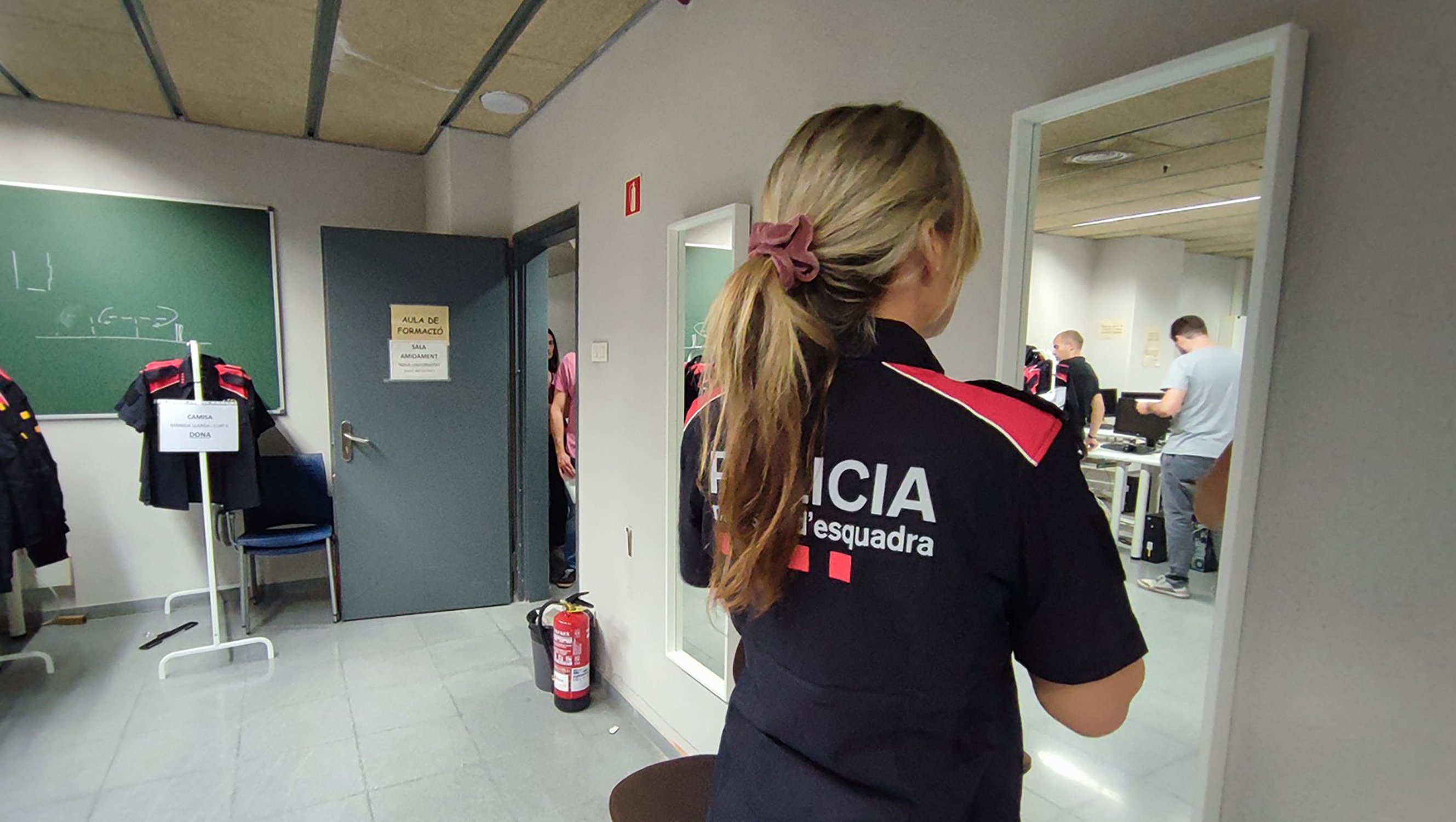 Los Mossos terminan el esperado cambio de uniforme: los agentes ya hacen las pruebas de tallas